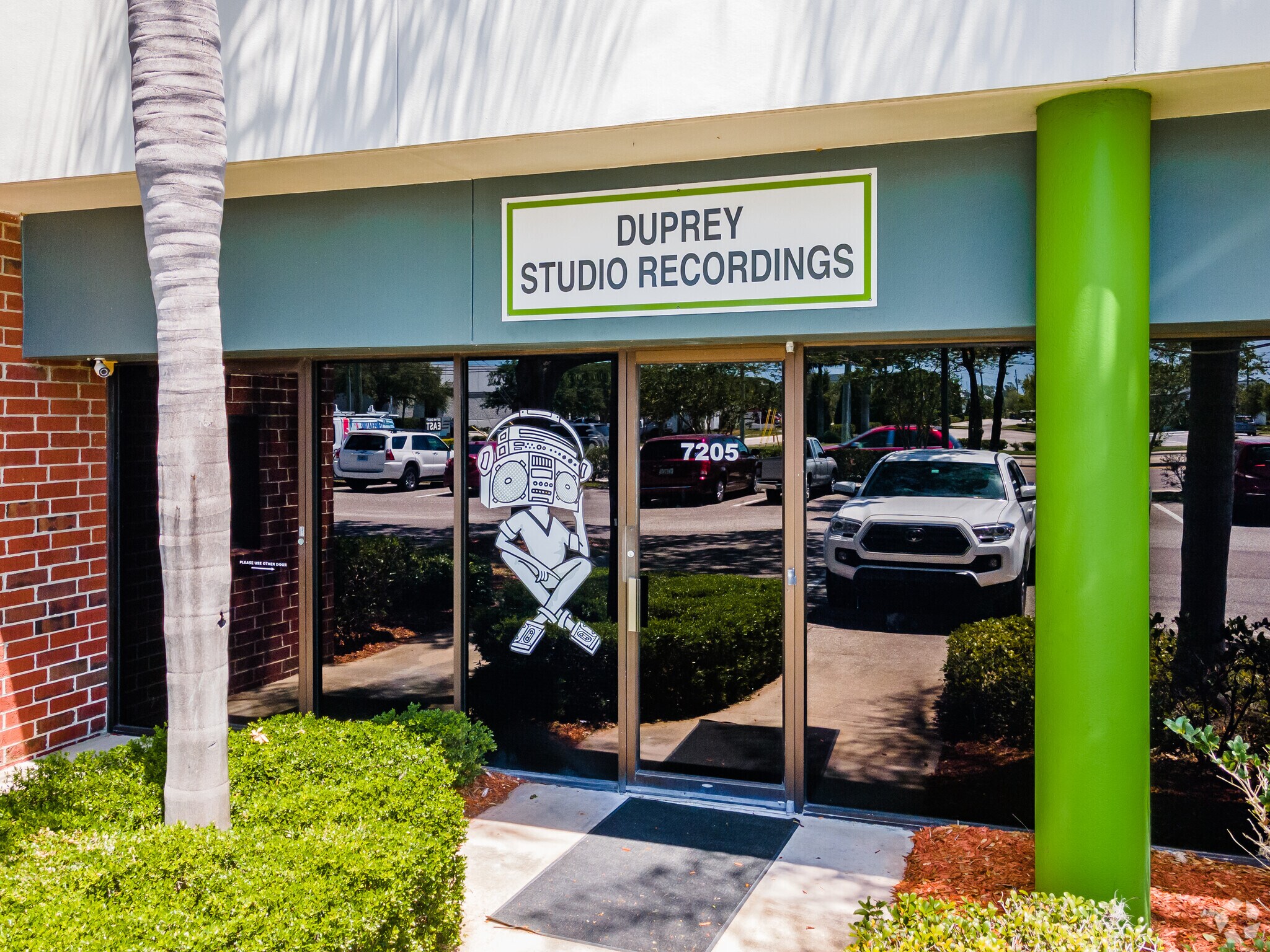 72017243 Bryan Dairy Rd Largo, FL 33777 Flex Property for Sale on