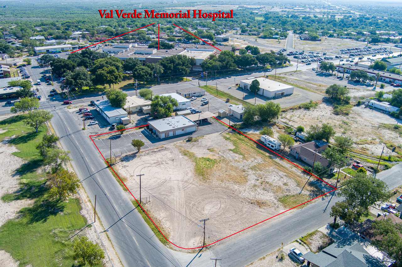 1011 E 7th St, Del Rio, TX for Sale