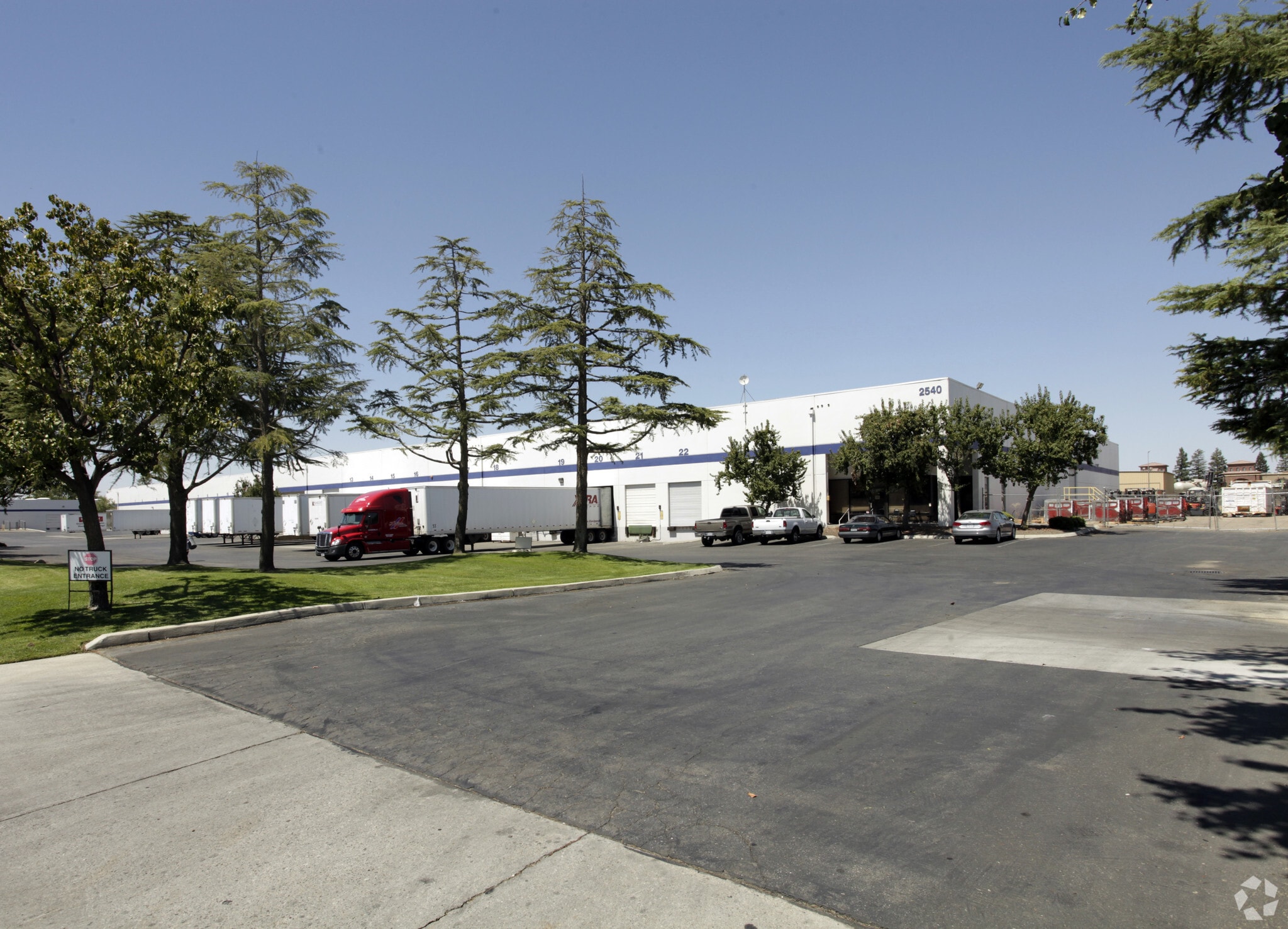 2524-2540 Pegasus Dr, Bakersfield, CA for Rent