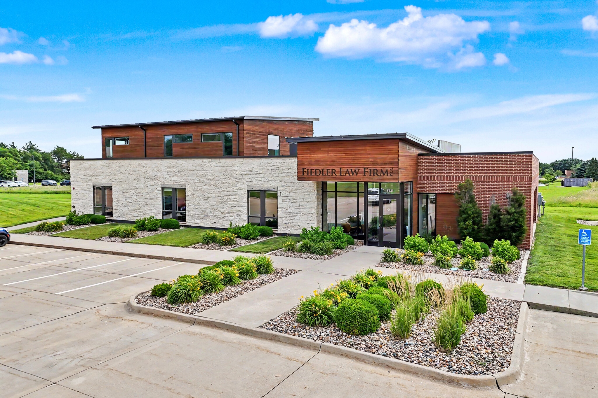 8831 Windsor Pky, Johnston, IA for Sale