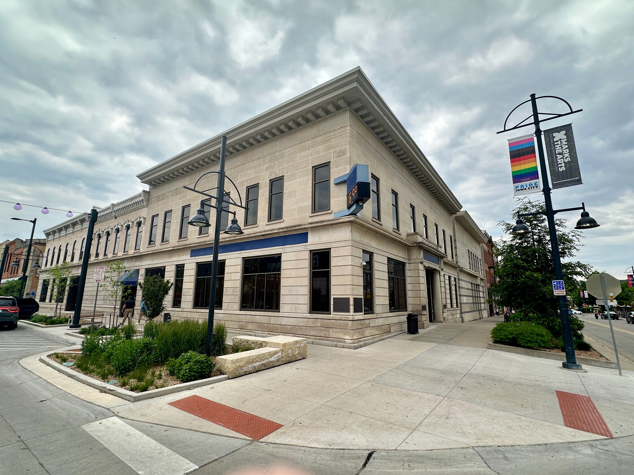 204 E Washington St, Iowa City, IA for Sale