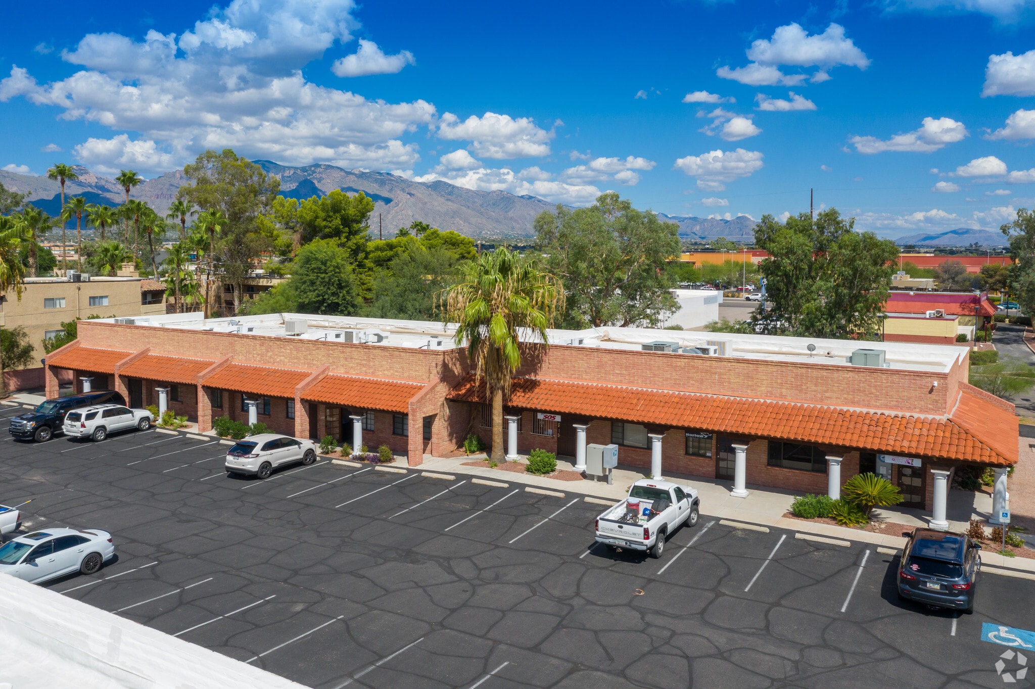460-470 W Roger Rd, Tucson, AZ for Rent
