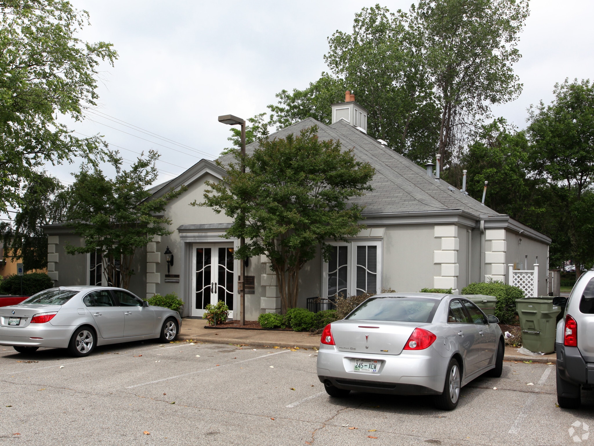 6238 Poplar Ave, Memphis, TN for Rent