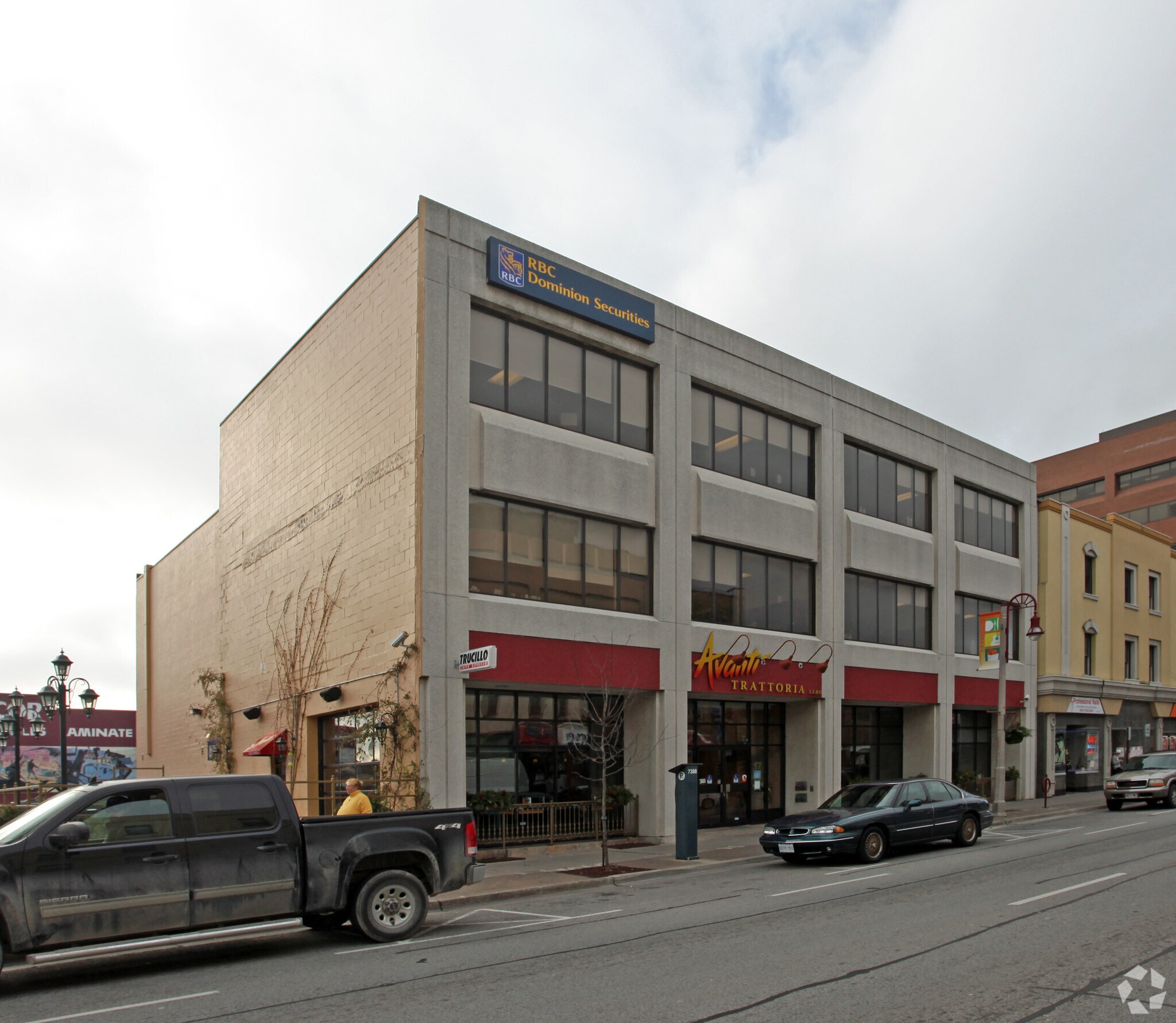17 King St E, Oshawa, ON for Rent