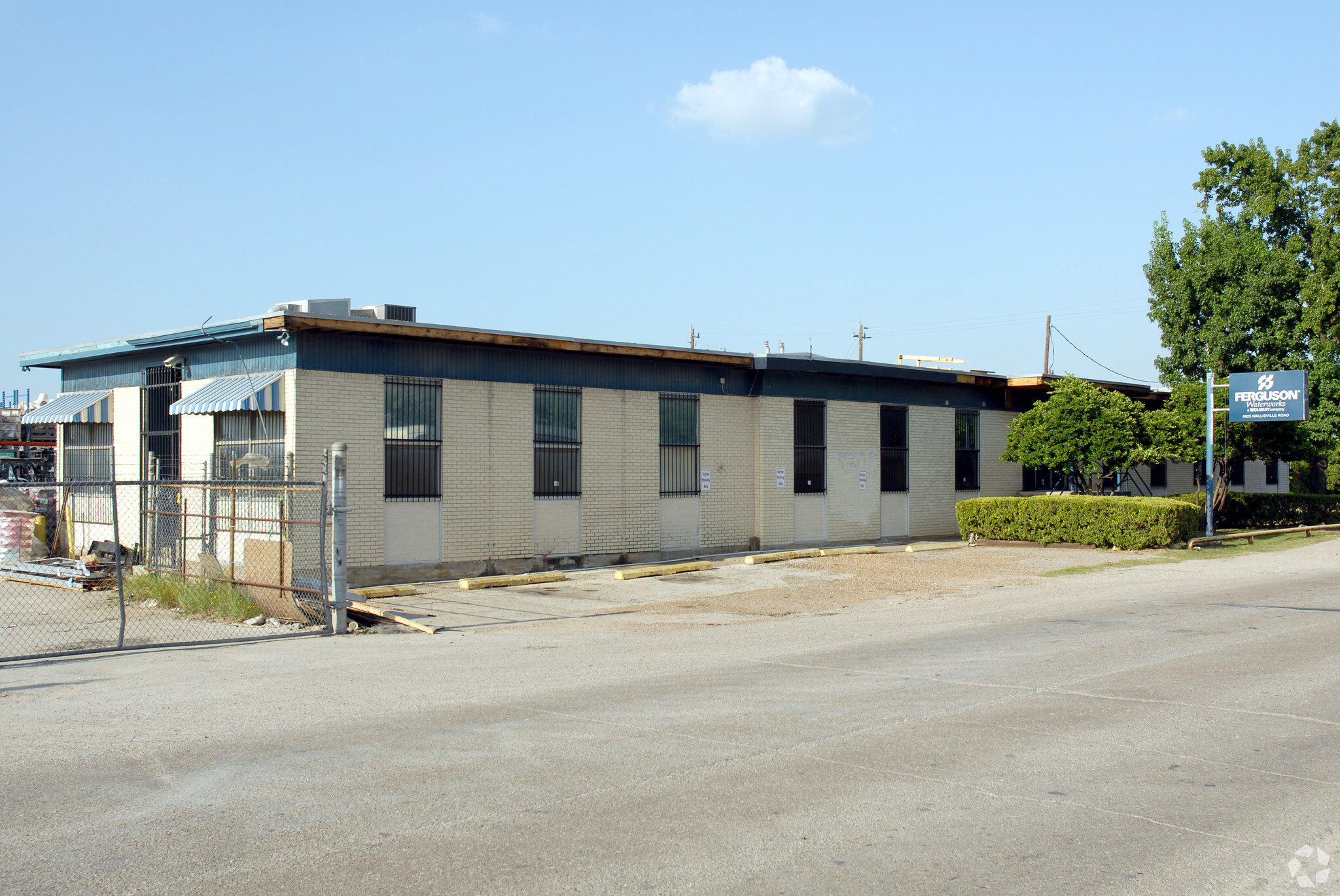 6825 Wallisville Rd, Houston, TX for Rent