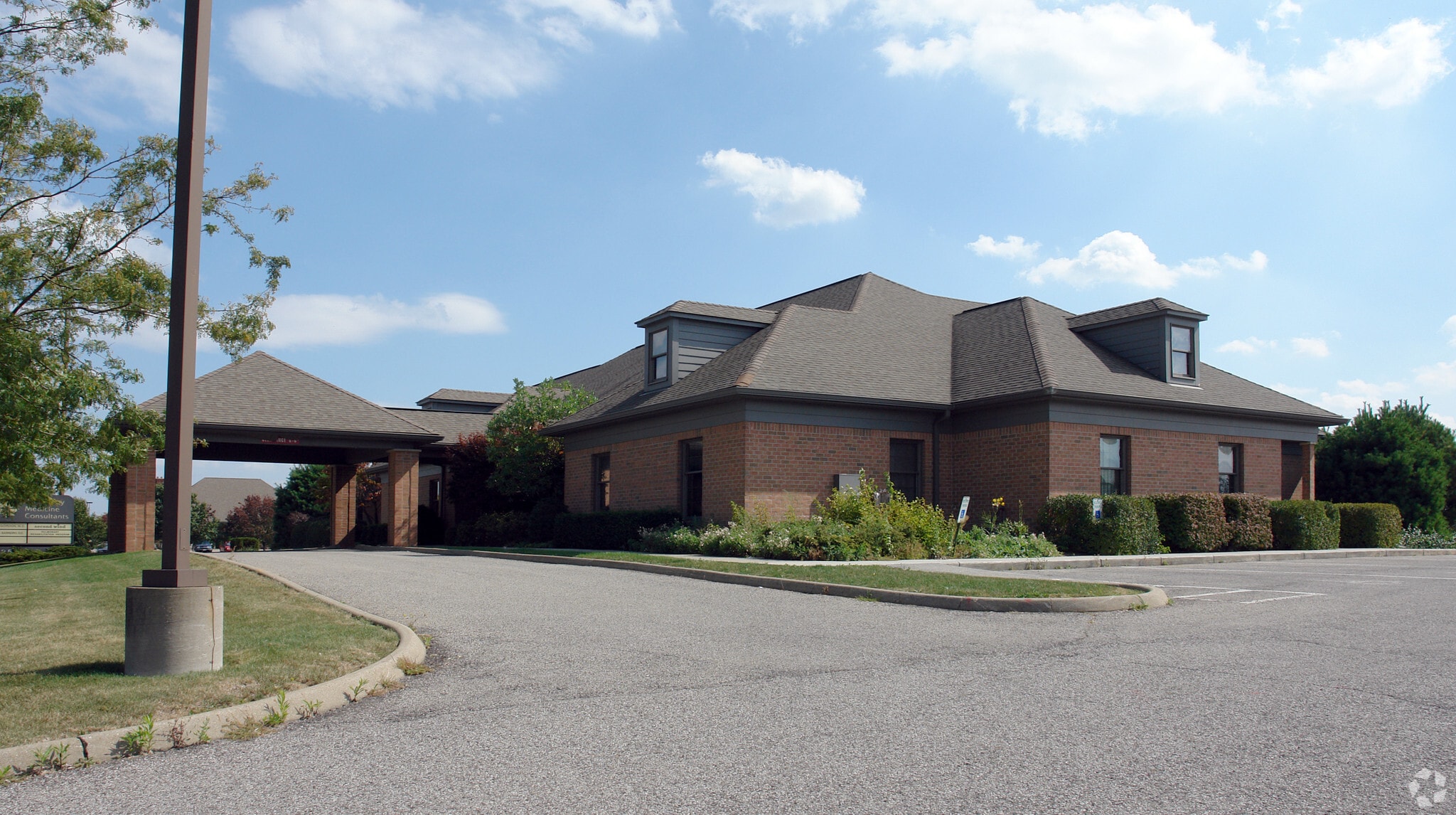 925 Trailwood Dr, Youngstown, OH for Sale