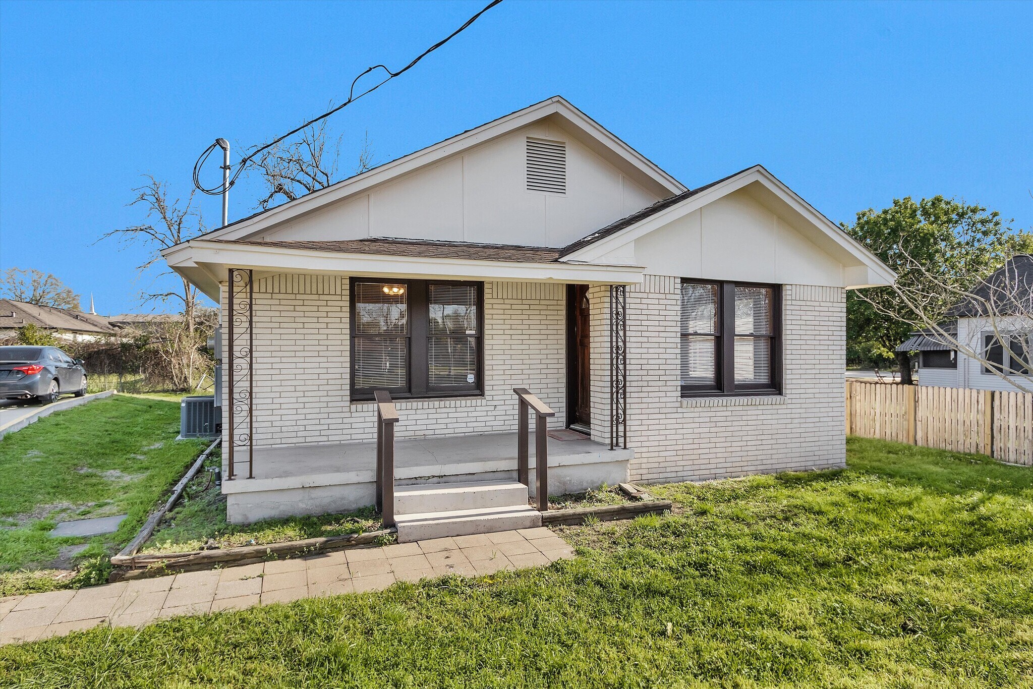 207 W Montgomery St, Willis, TX for Rent