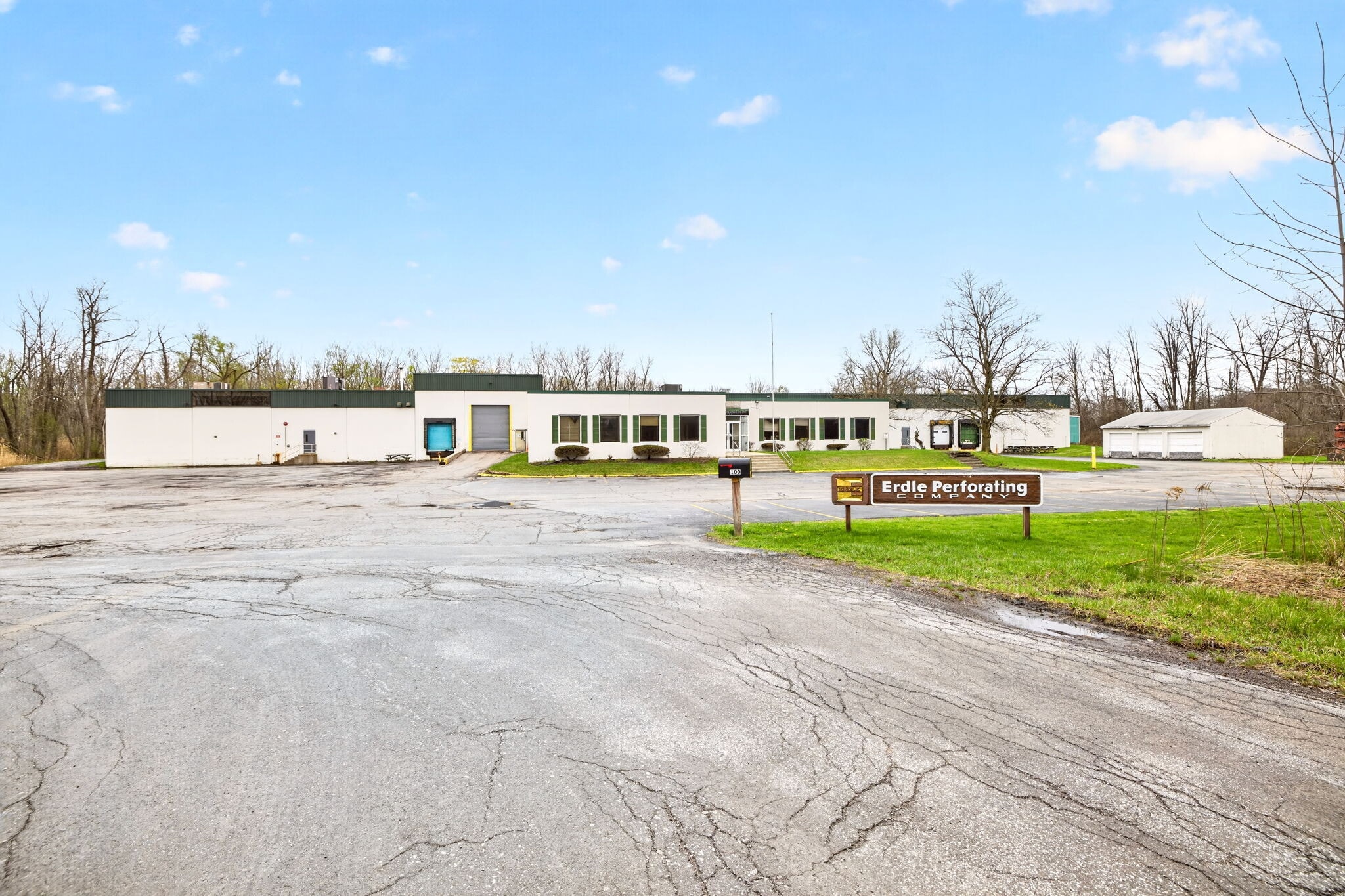 100 Pixley Industrial Pky, Rochester, NY for Sale