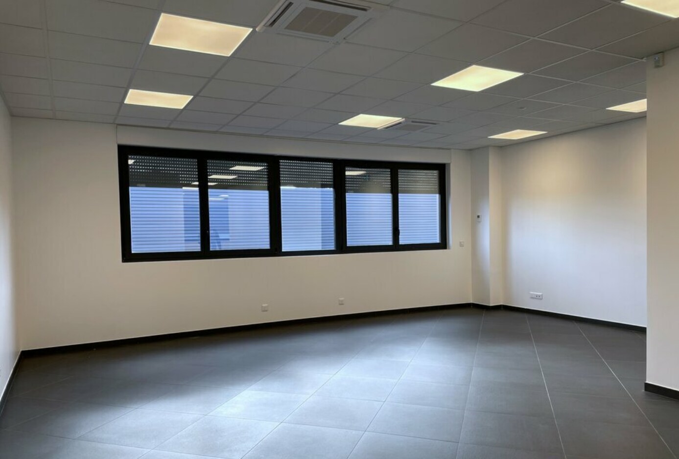 , Saint-Pierre-du-Perray, ESS for Rent