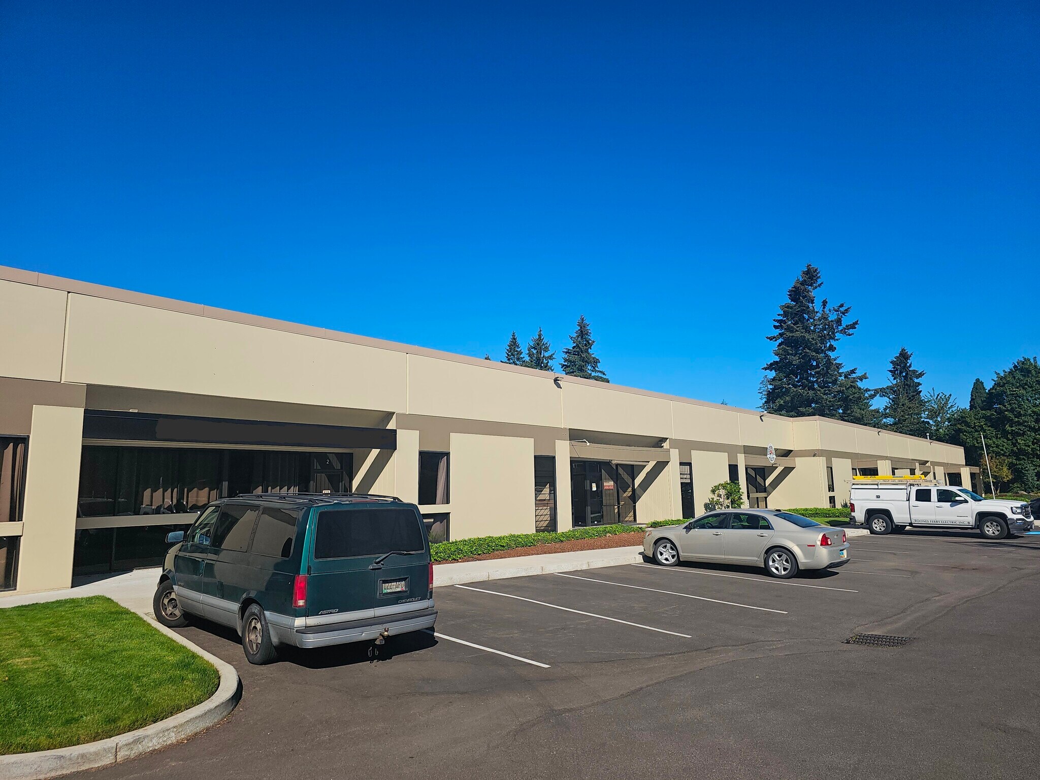 9325-9425 SW Commerce Cir, Wilsonville, OR for Rent