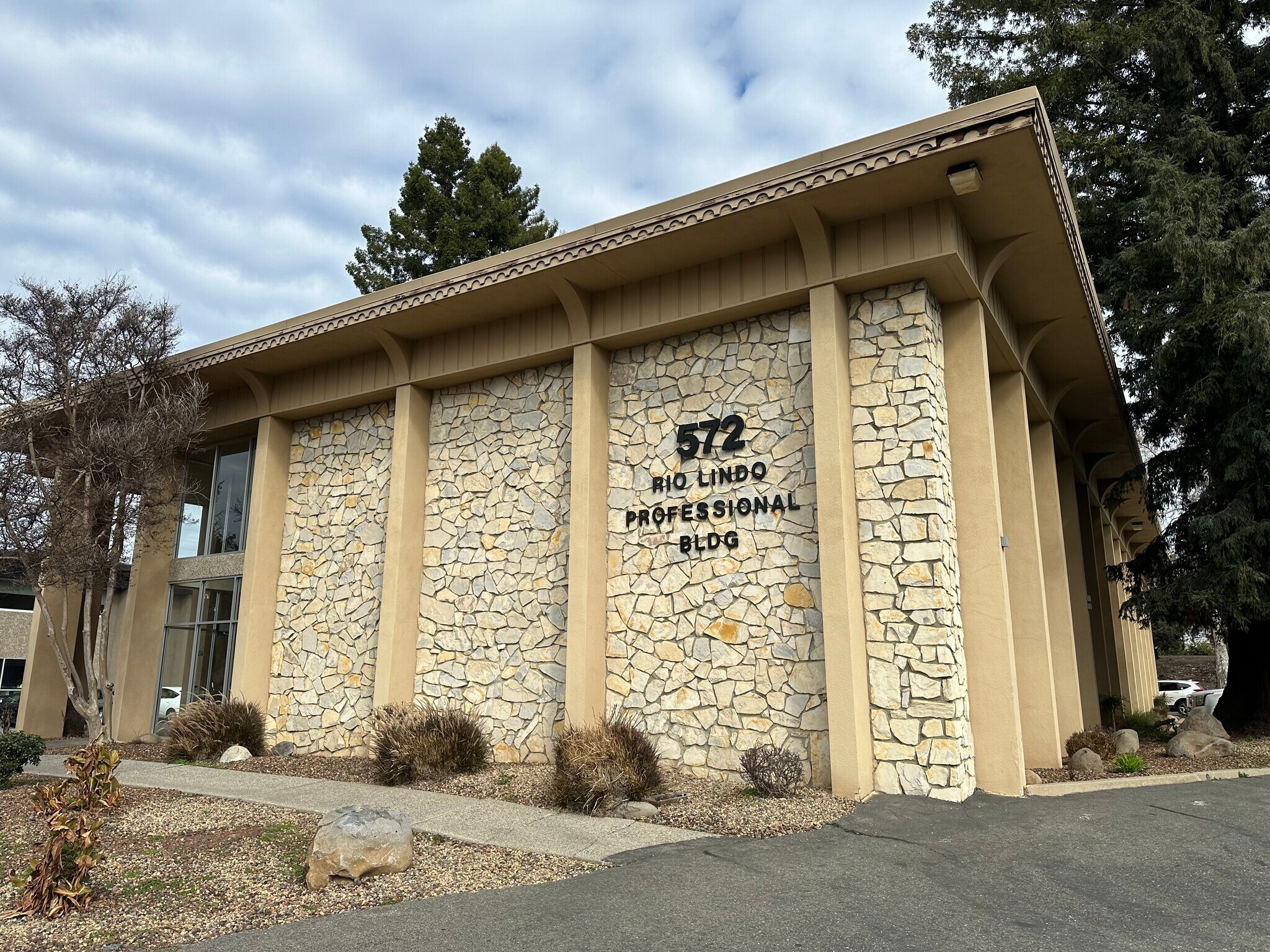 572 Rio Lindo Ave, Chico, CA for Sale
