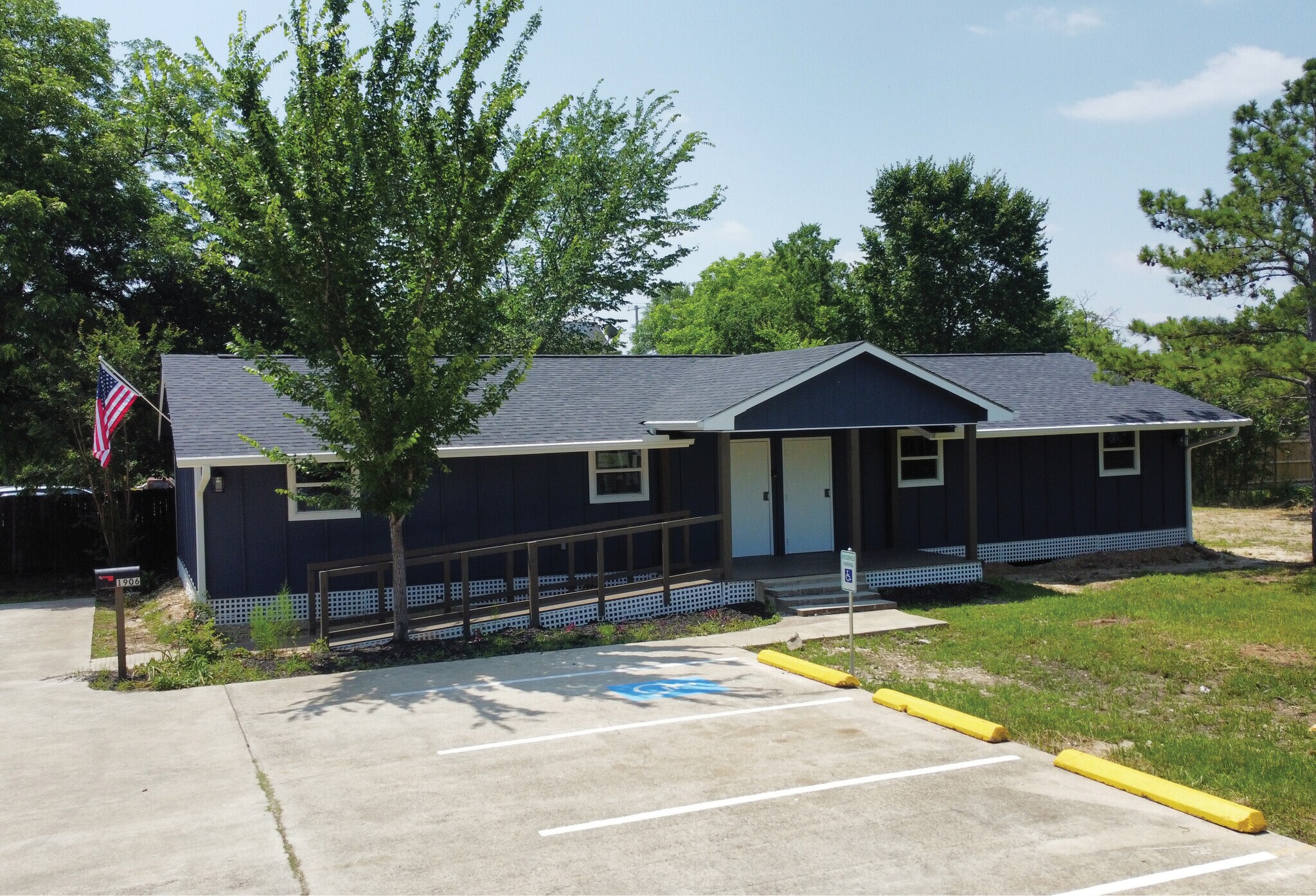 1906 S College Ave Bryan, TX 77801 Office Property for Lease on