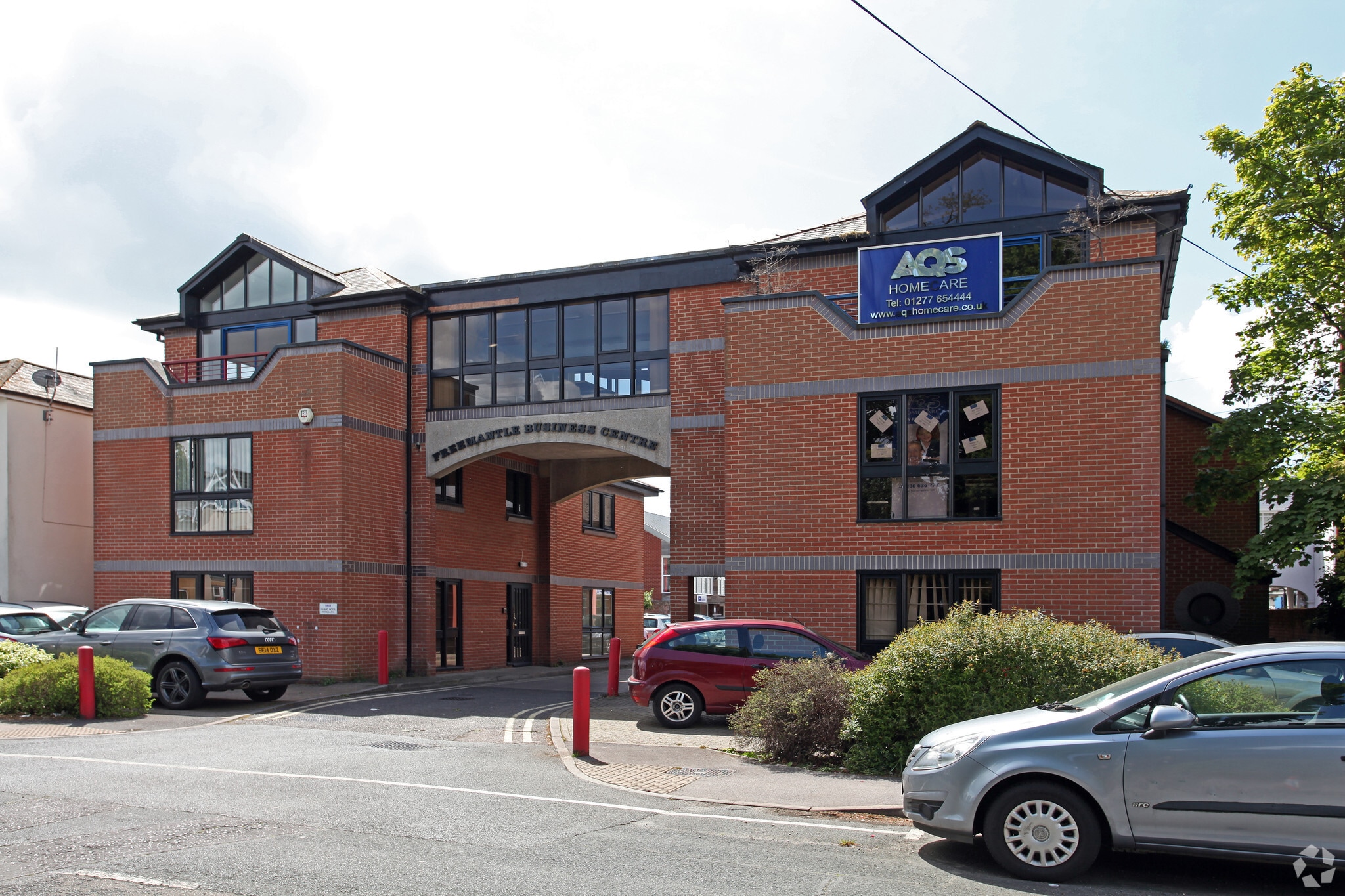152 Millbrook Rd E, Southampton, HAM for Sale