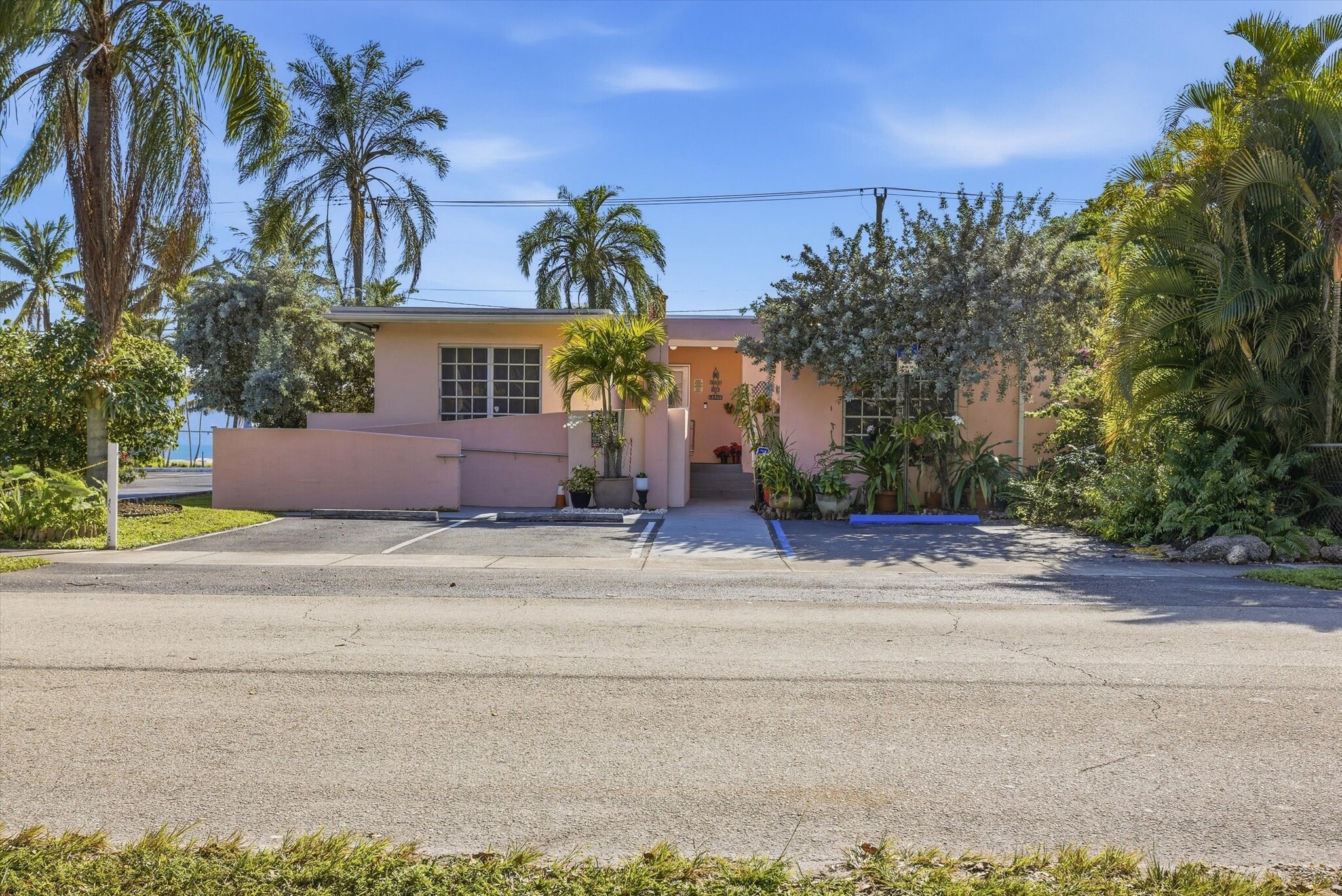 980 NE 126th St, North Miami, FL for Rent