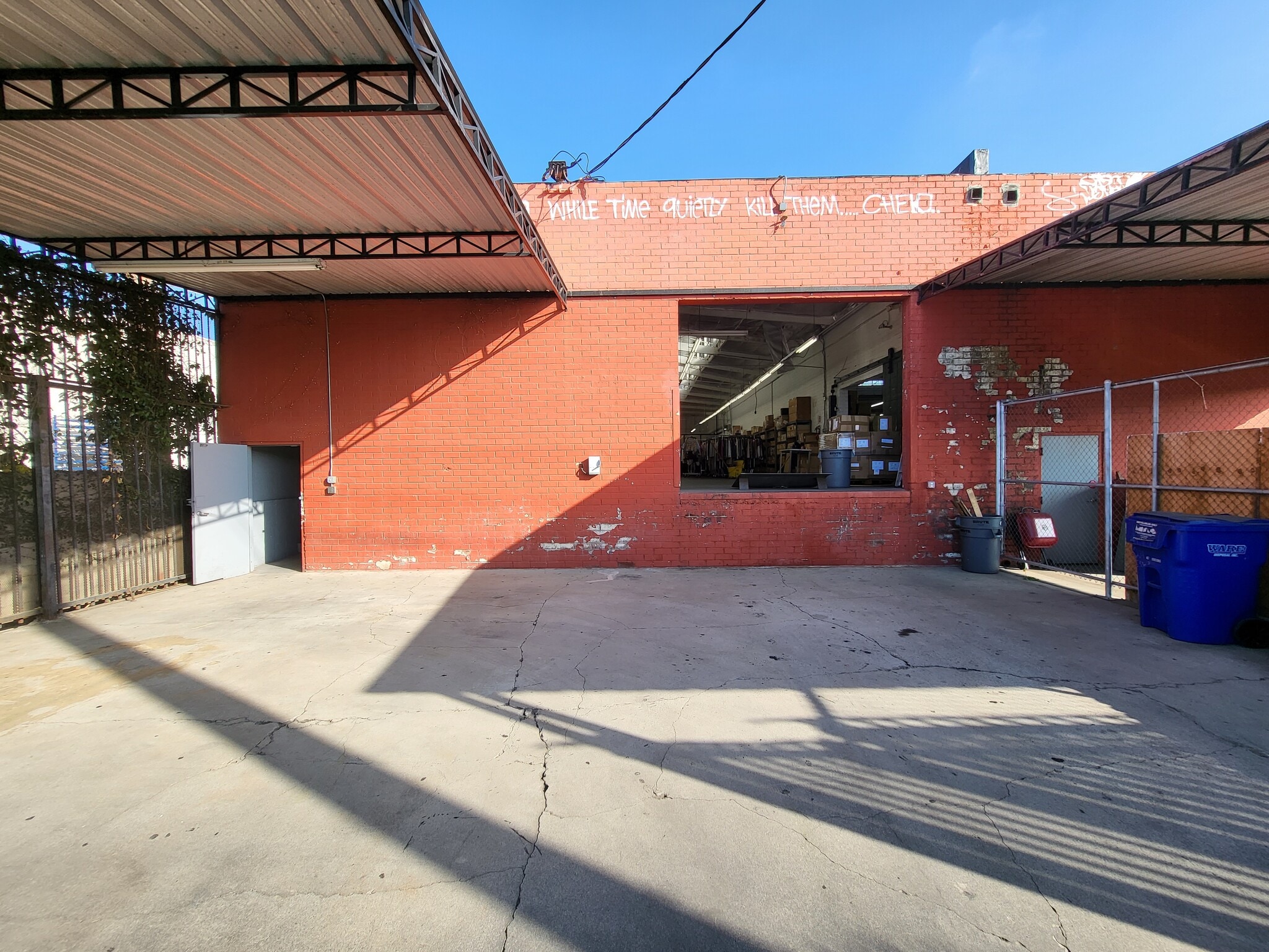 219 E 32nd St, Los Angeles, CA for Rent