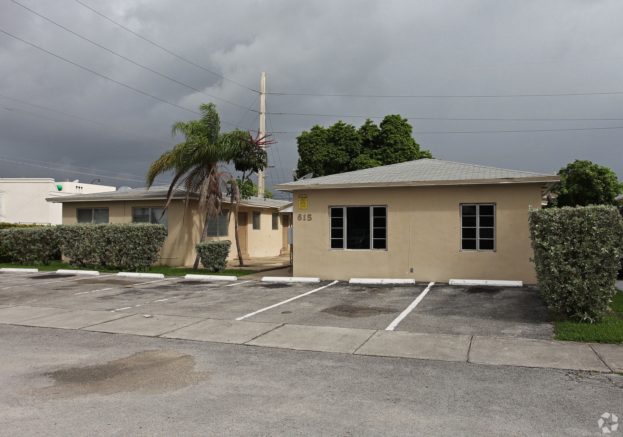 615 NE 7th St, Hallandale Beach, FL for Sale