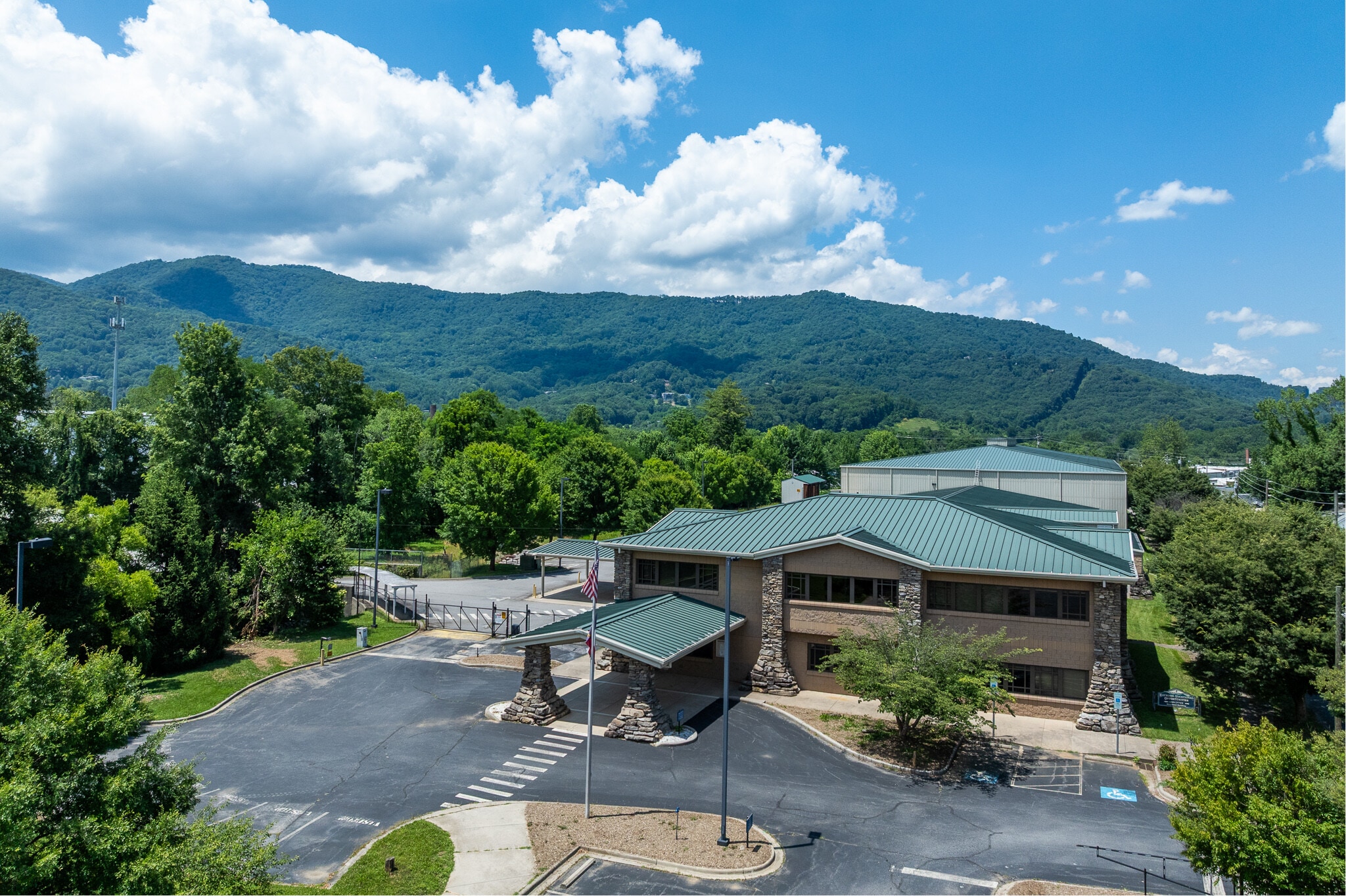 172 Riverbend St, Waynesville, NC for Sale