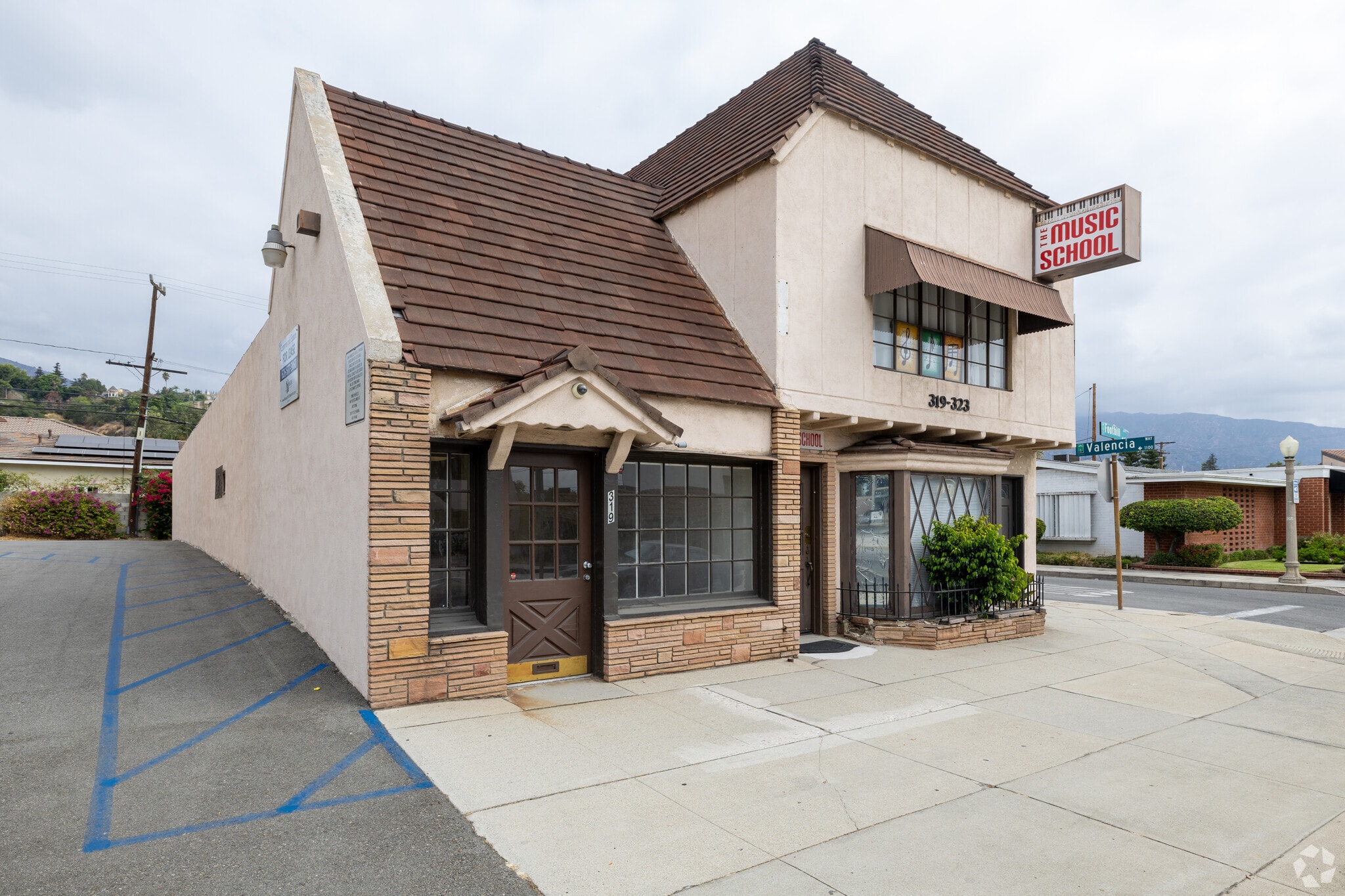 319-323 E Foothill Blvd, Arcadia, CA for Rent