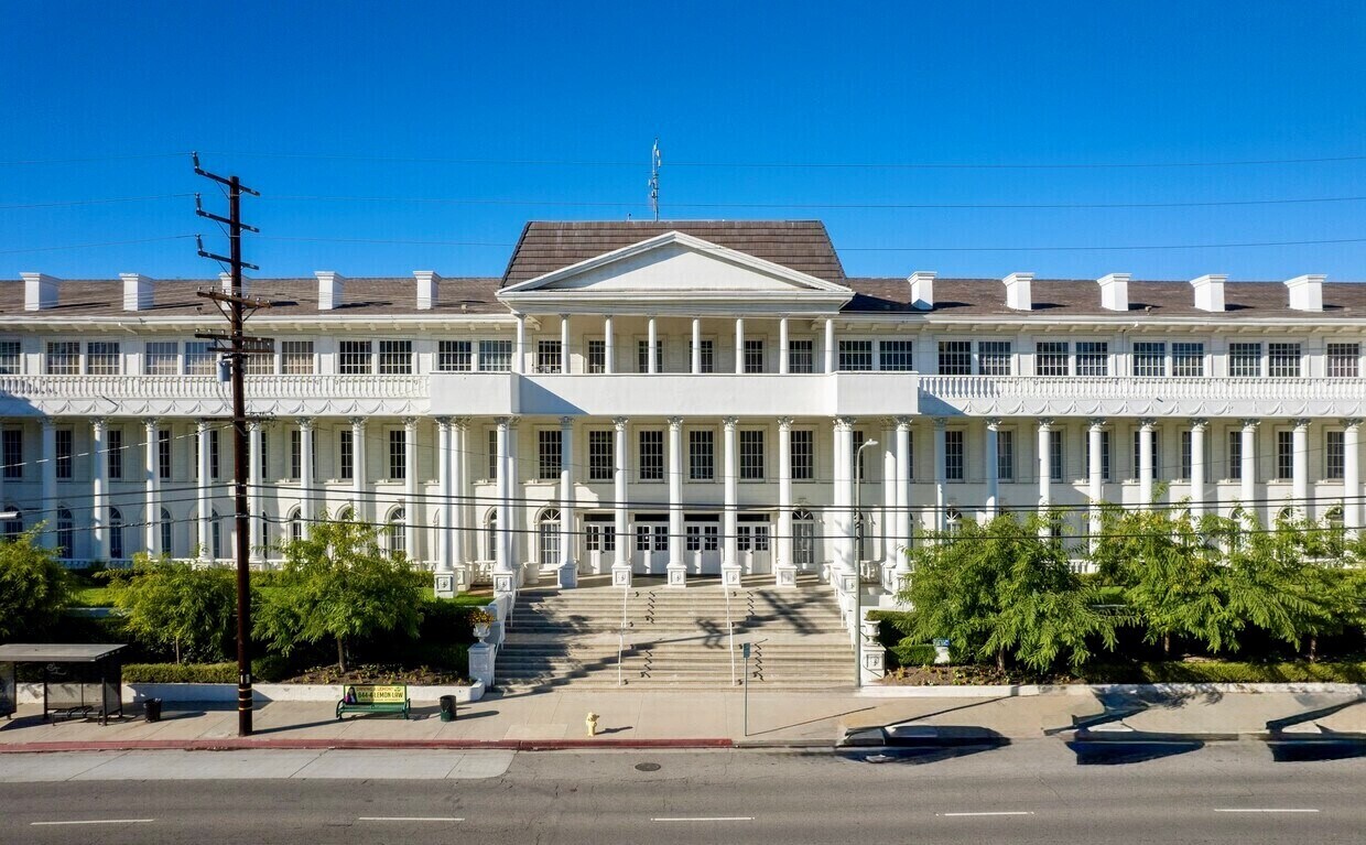 20501 Ventura Blvd, Woodland Hills, CA for Rent