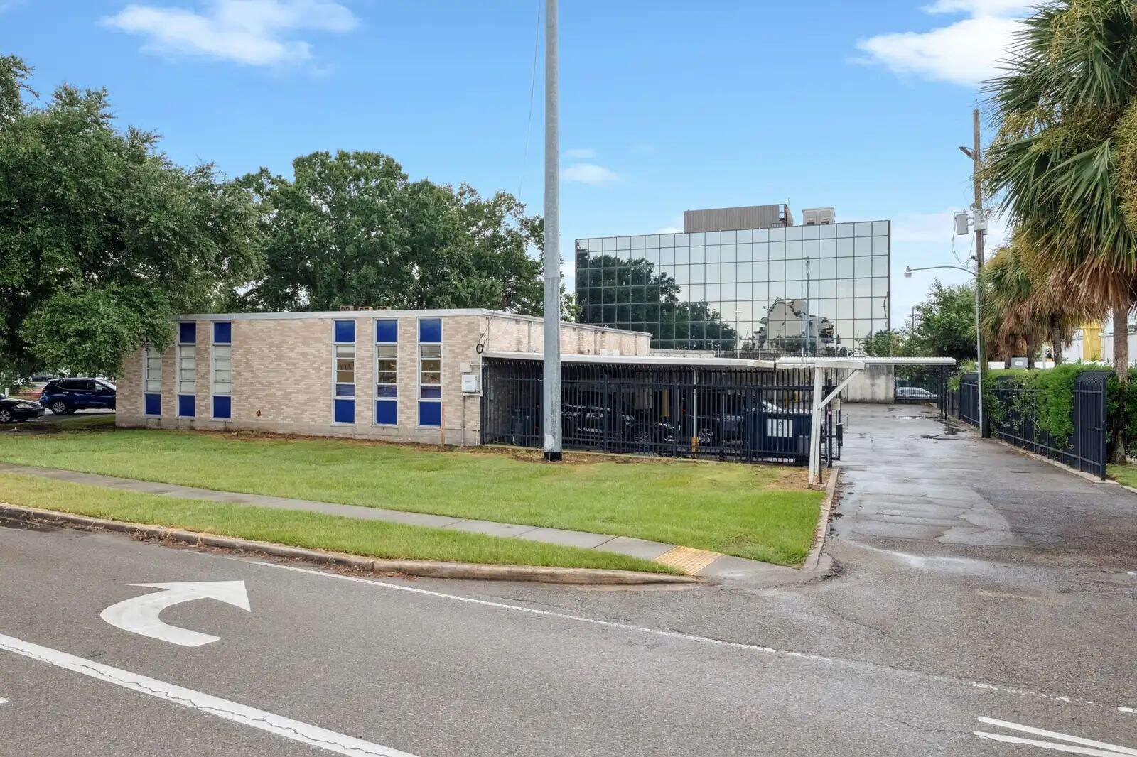 7252 Lakeshore Dr, New Orleans, LA for Rent