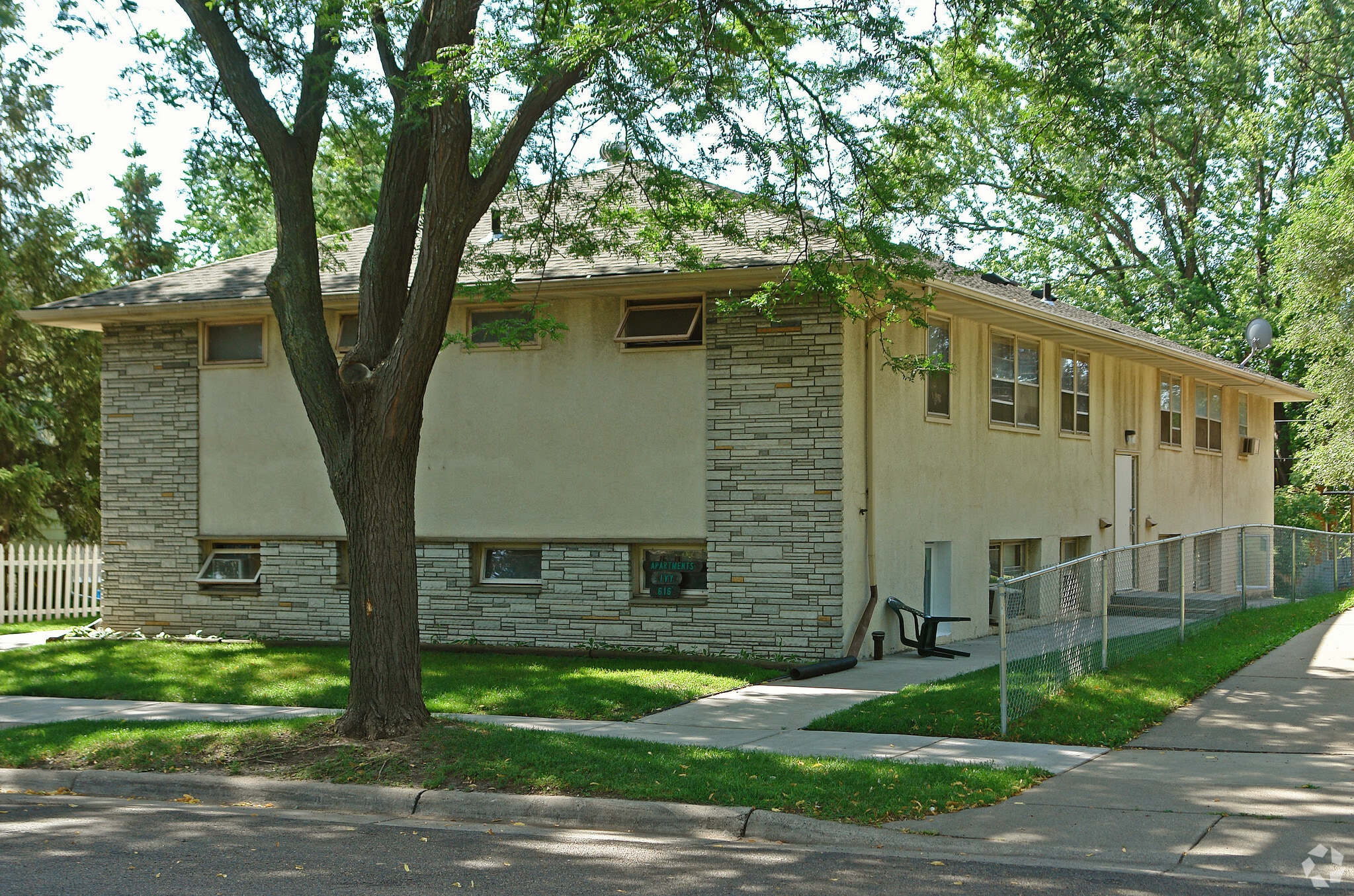 616 Ivy Ave E, Saint Paul, MN for Sale