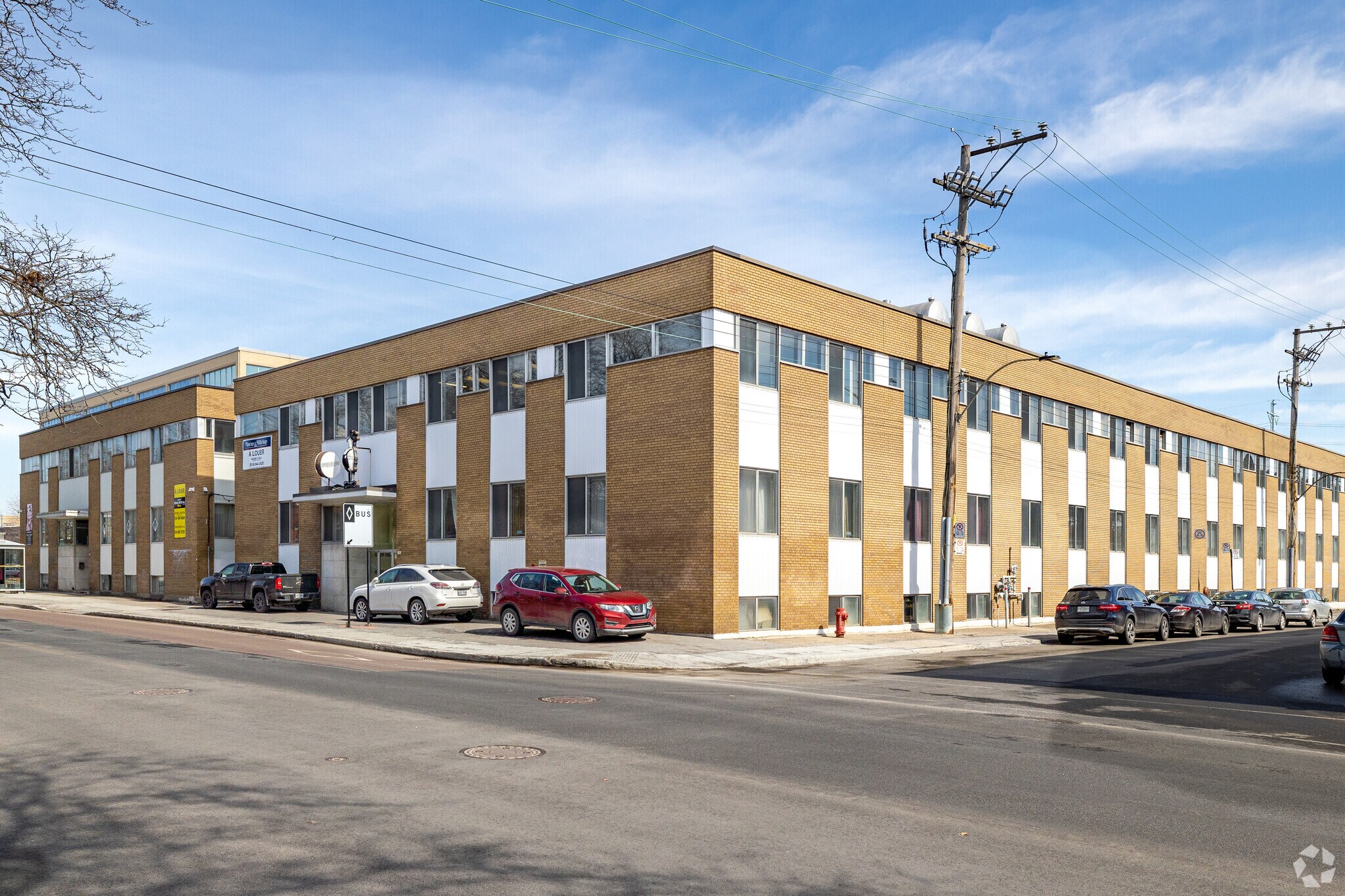300 Rue Sauvé O, Montréal, QC for Rent