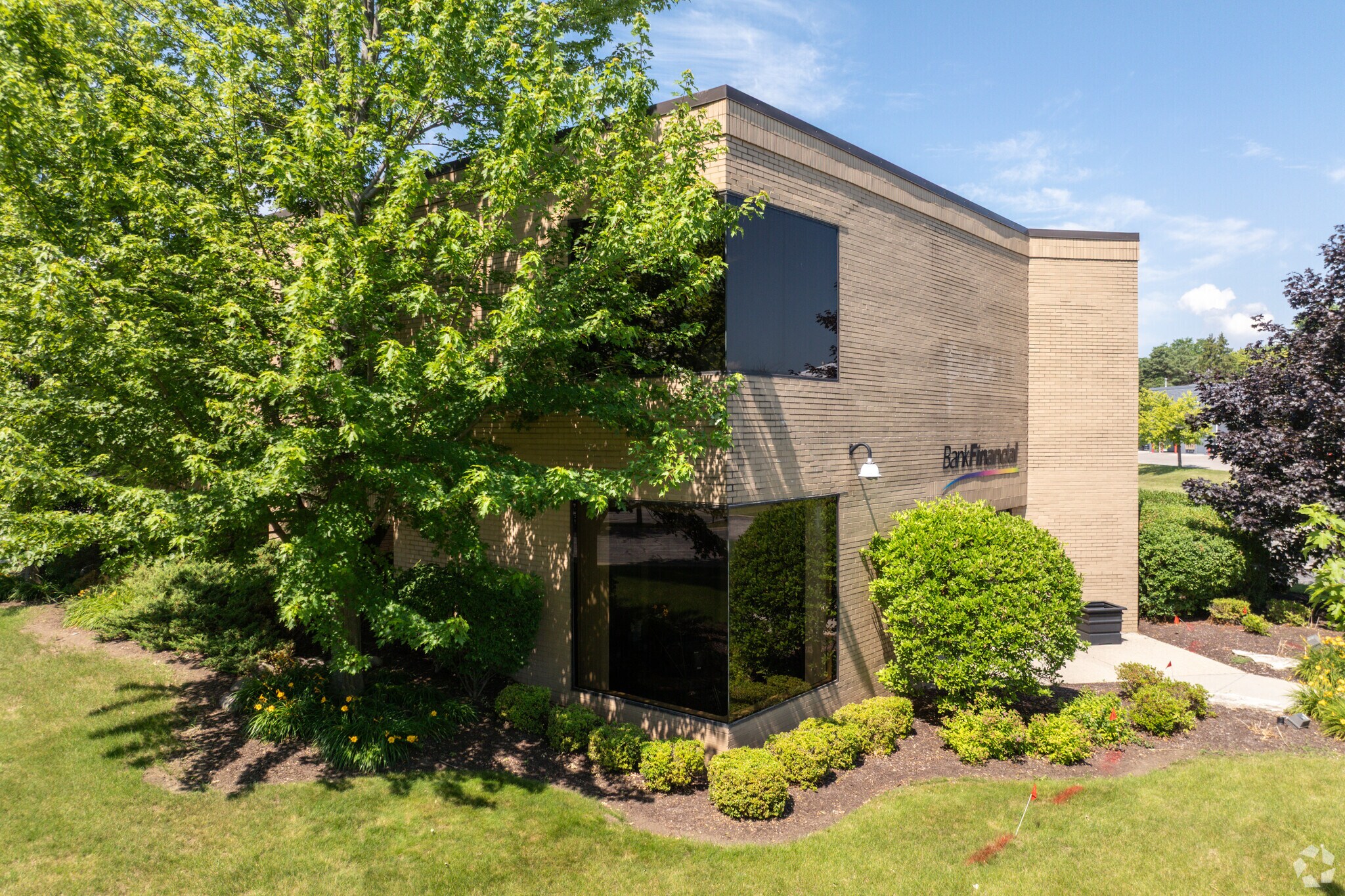 1123 S Milwaukee Ave, Libertyville, IL for Sale