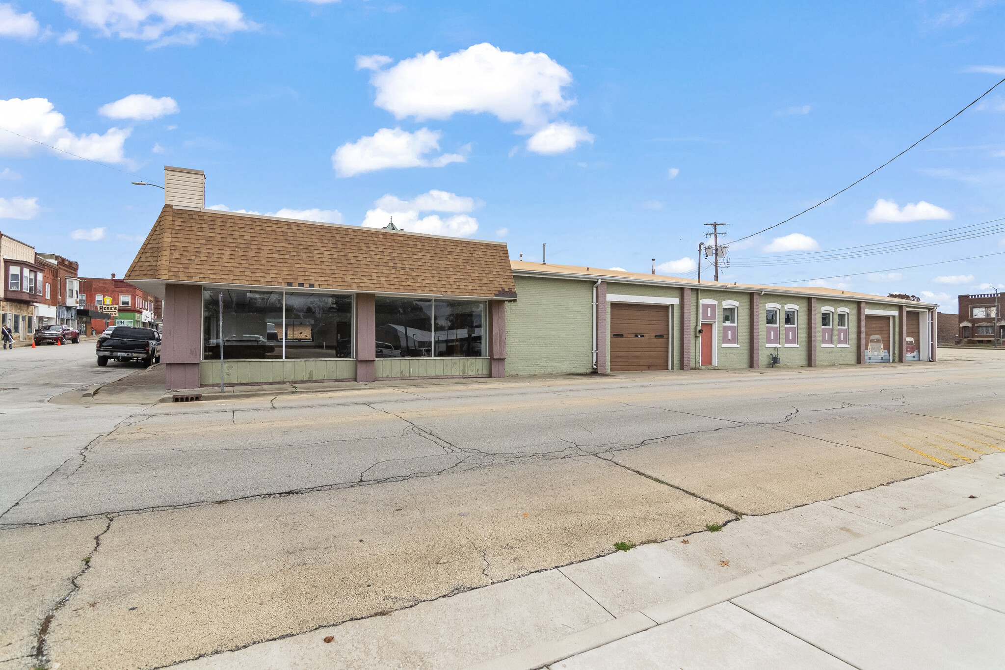 222 W Main Cross St, Taylorville, IL for Sale