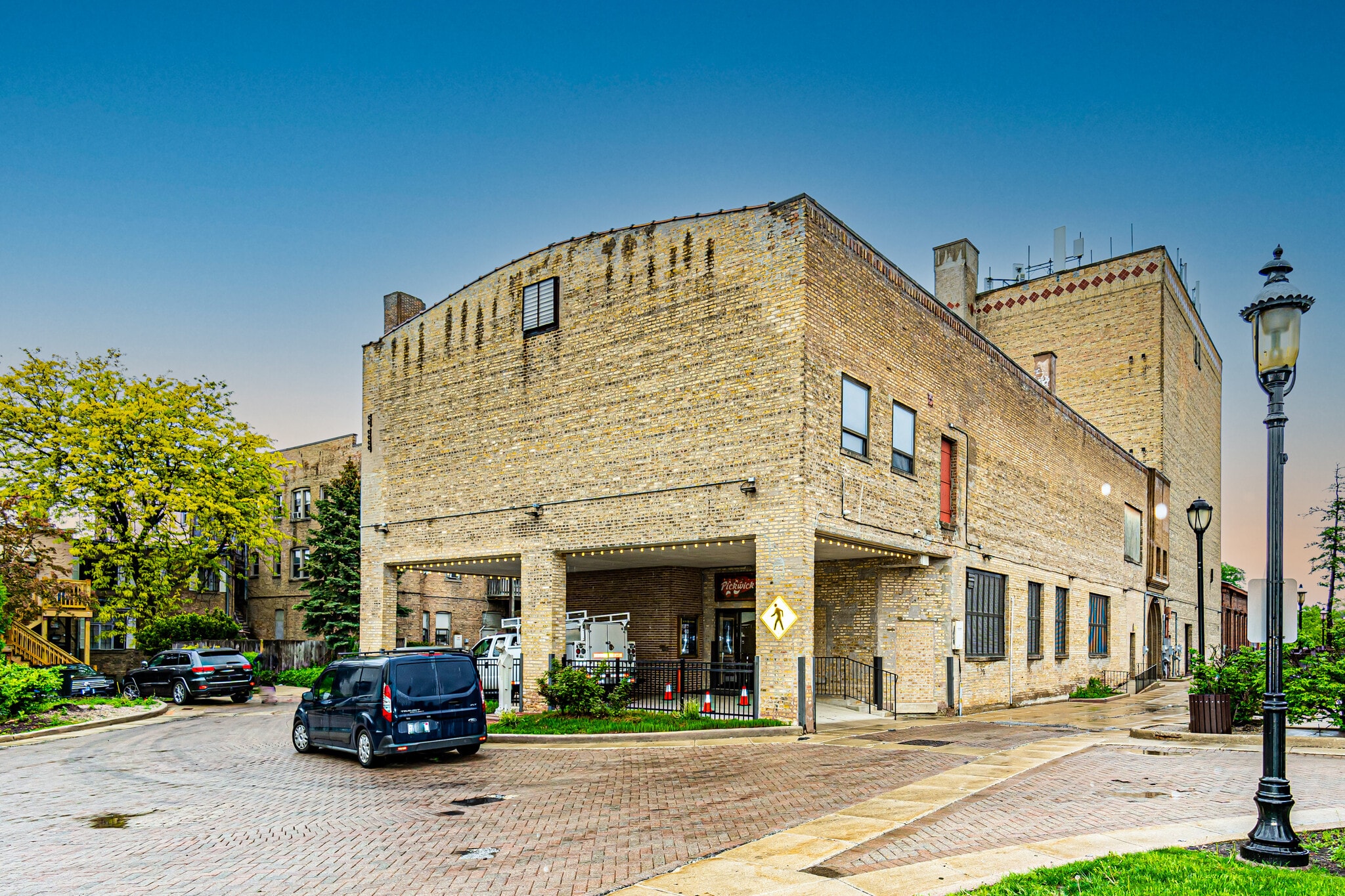 1-11 S Prospect Ave, Park Ridge, IL for Rent