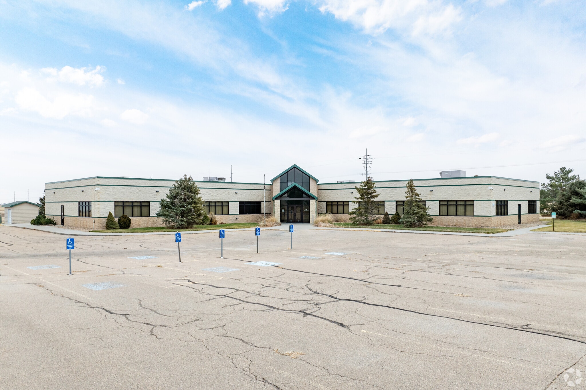 4725 Twin Rivers Rd, North Platte, NE for Rent