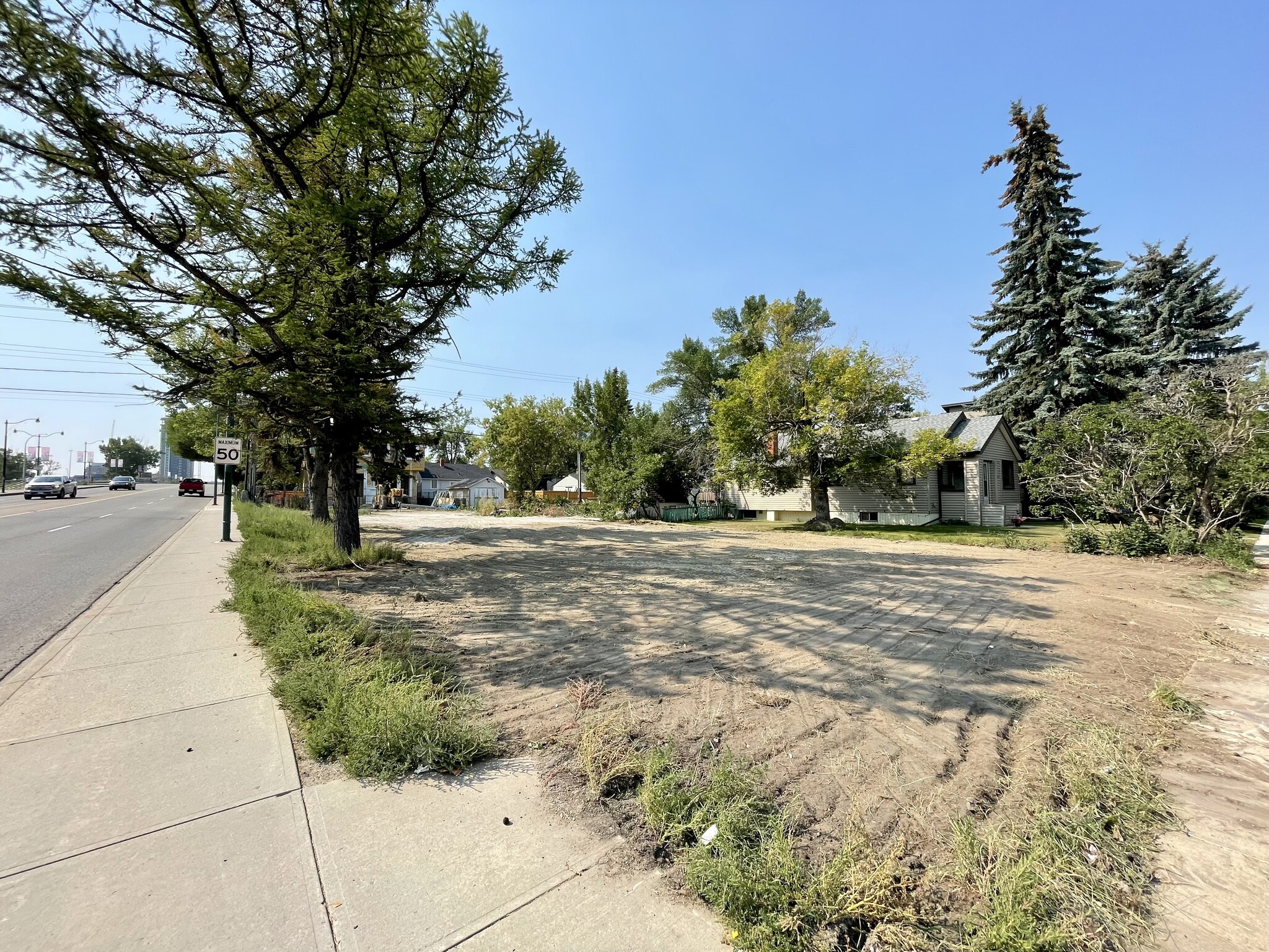 1601 Bowness Rd NW, Calgary, AB for Sale