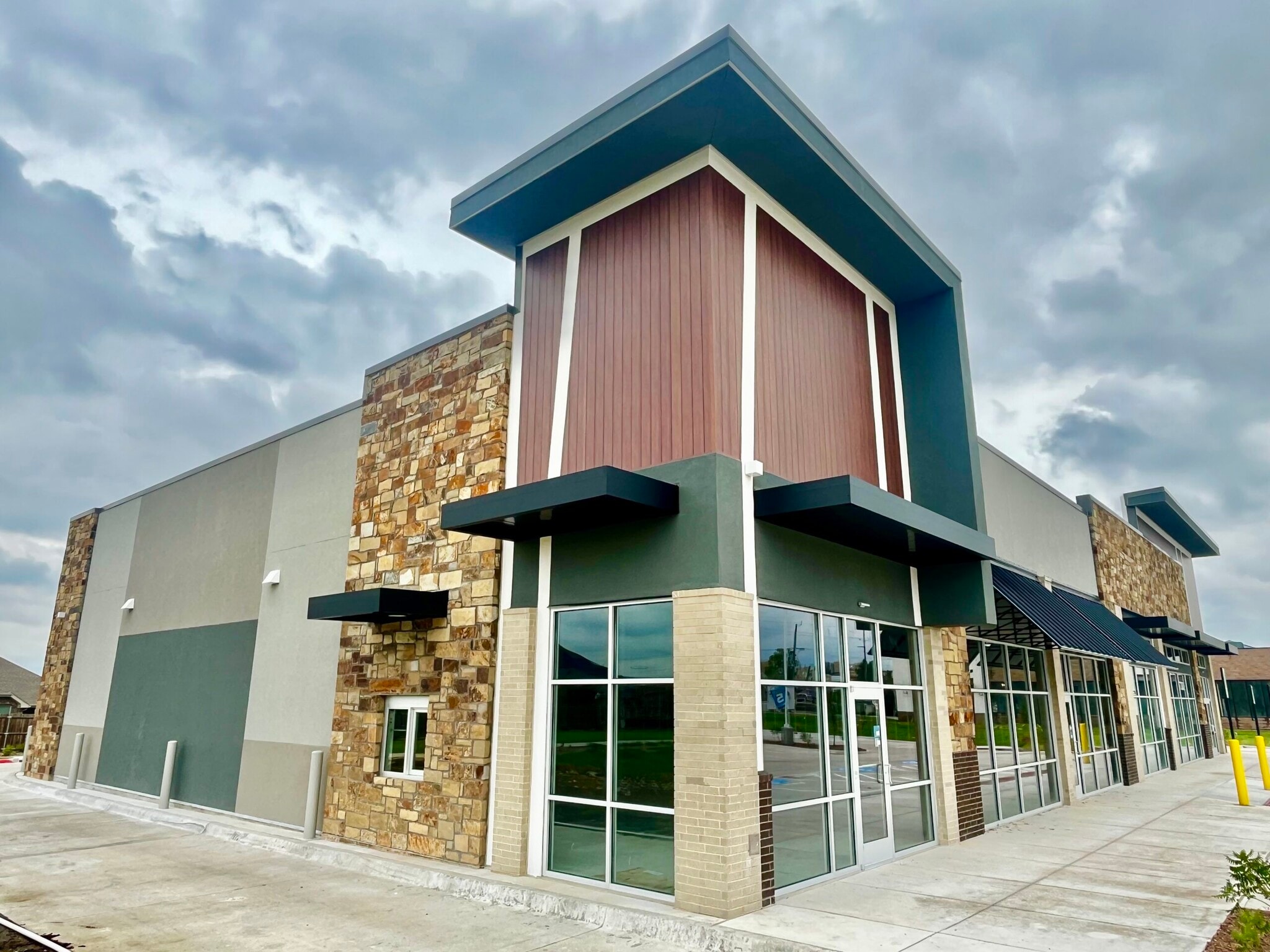 7051 Wayne Rd, Westland, MI for Rent