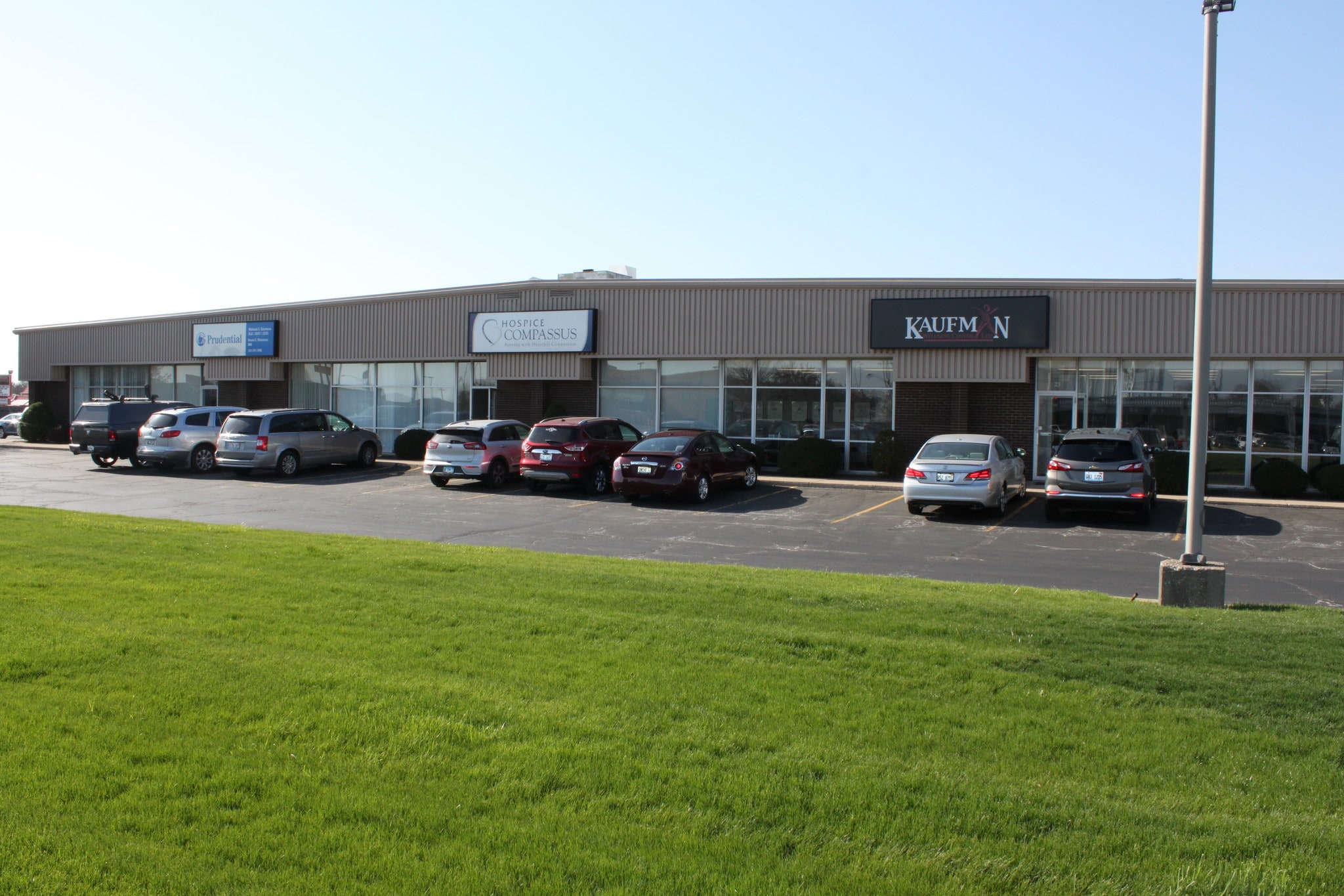 2000 W Pioneer Pky, Peoria, IL for Rent