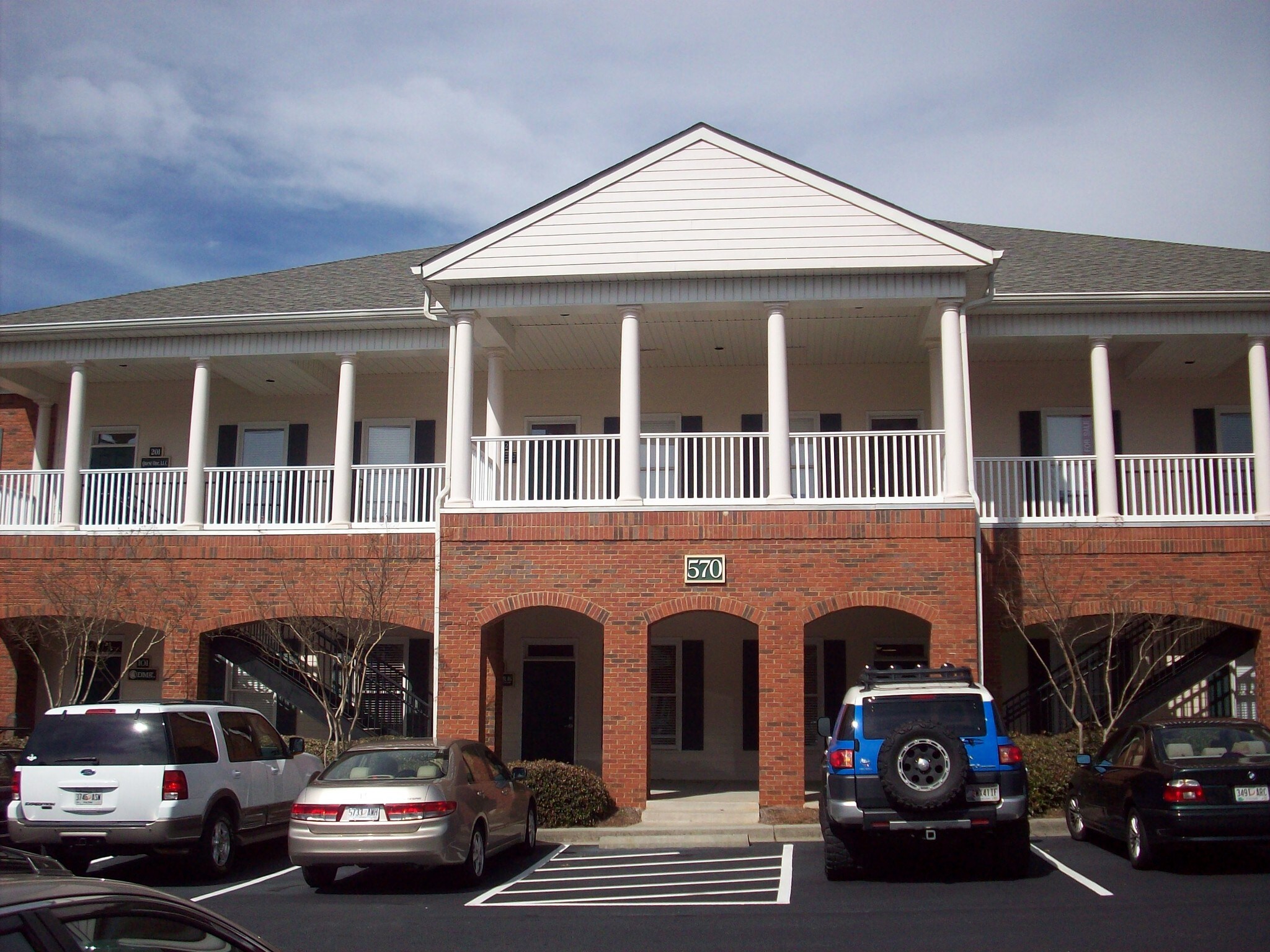 570 W Crossville Rd, Roswell, GA for Sale