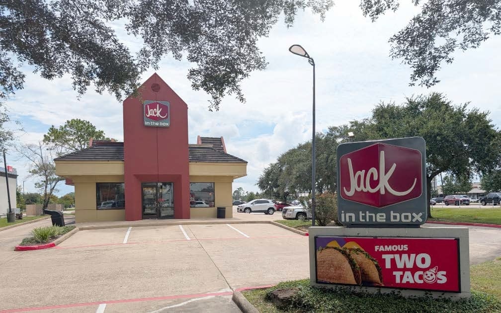 101 E Parkwood Ave, Friendswood, TX for Sale