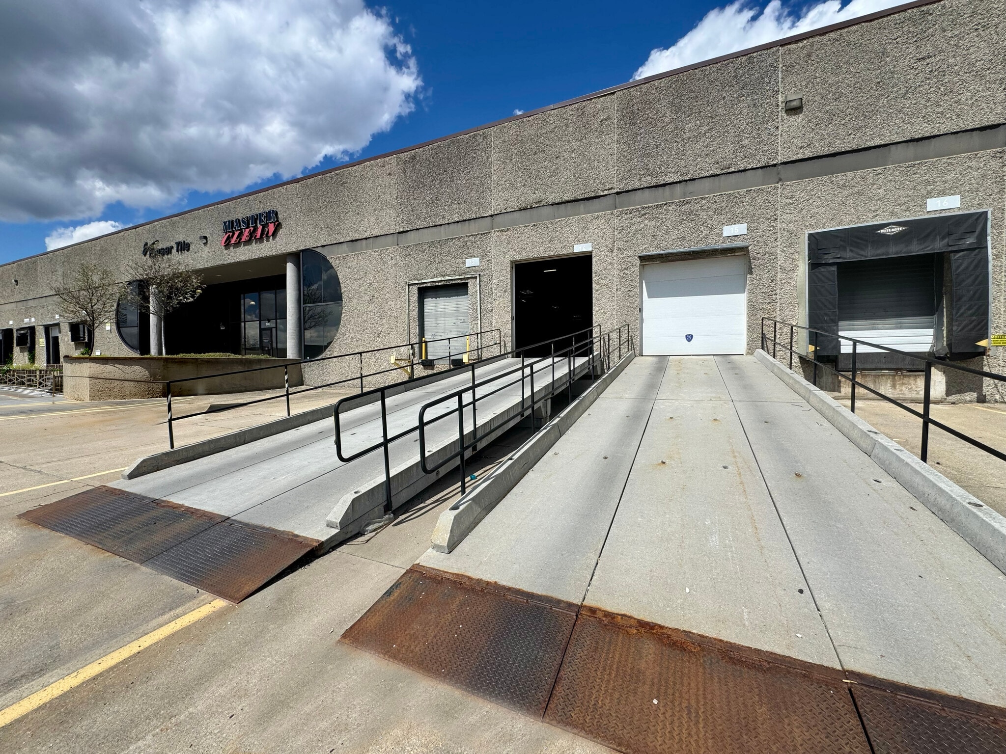 640-700 Dearborn Park Ln, Worthington, OH for Rent