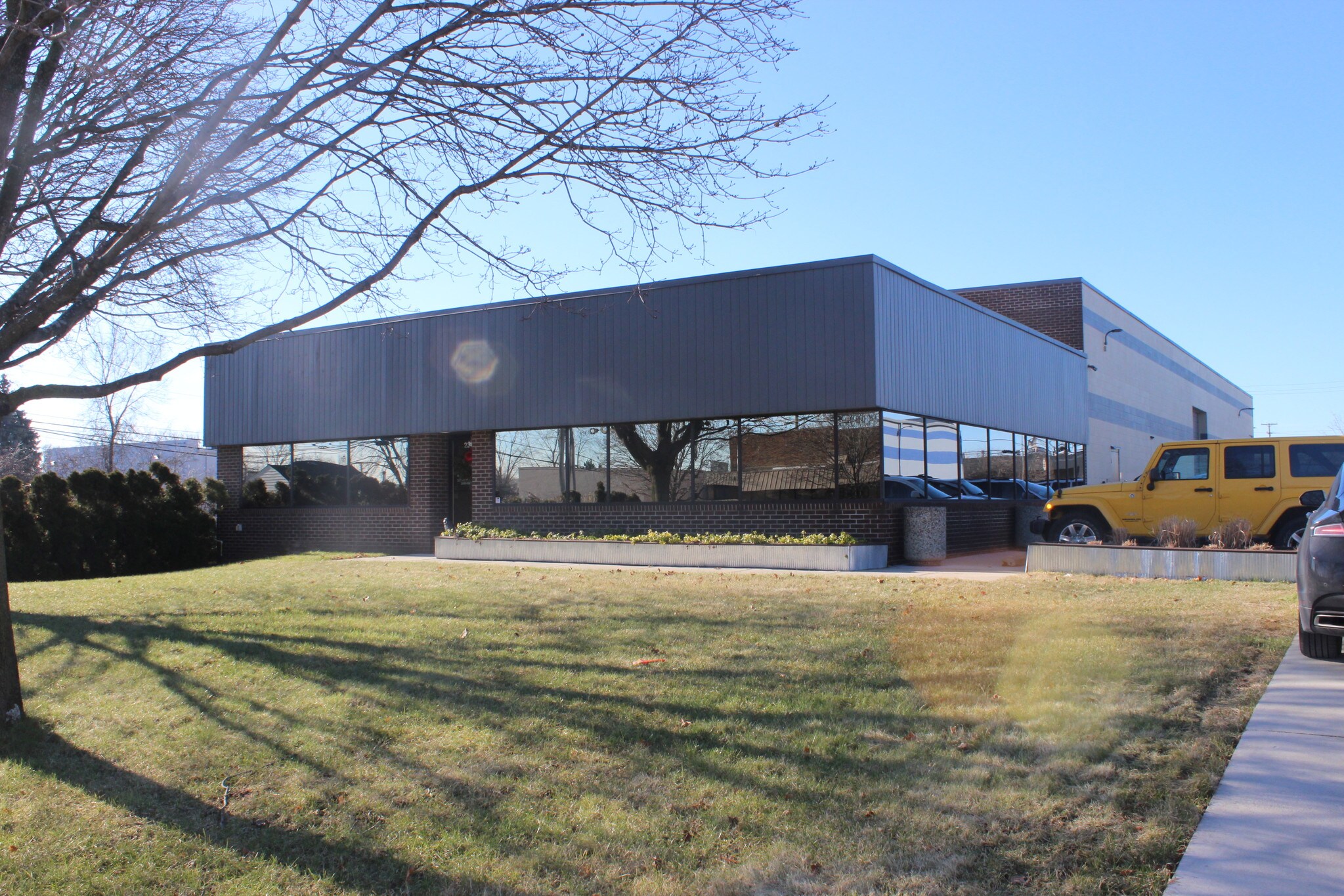 2325 Alger Dr, Troy, MI for Rent