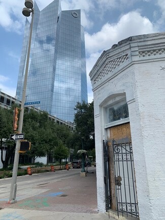 244 W Houston St  