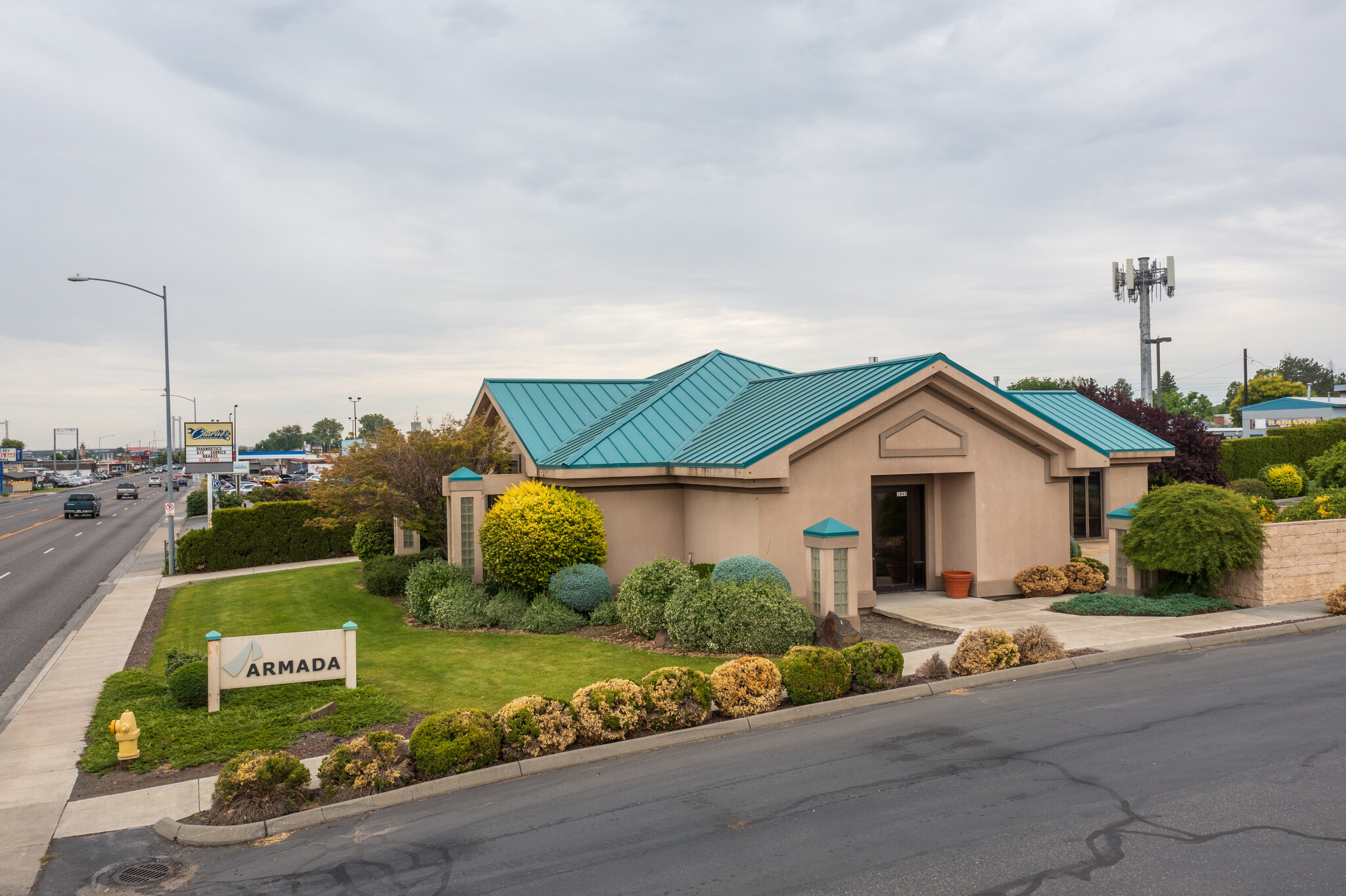 1045 W Columbia Dr, Kennewick, WA for Sale