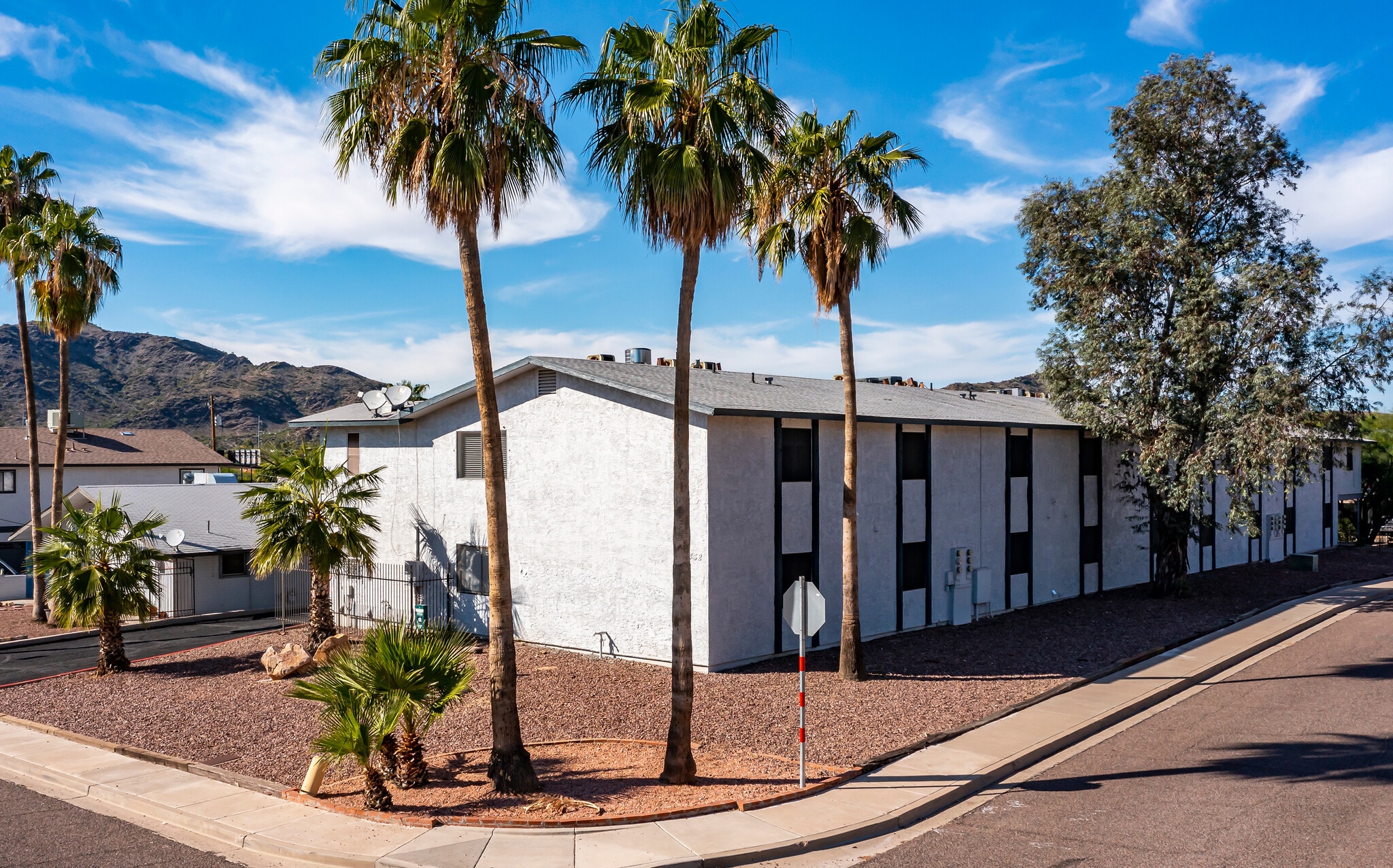 1452 E Cinnabar Ave Phoenix, AZ 85020 MultiFamily Property for Lease