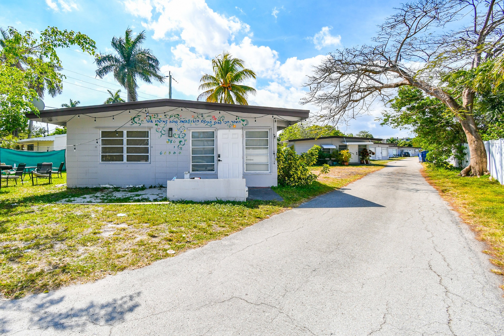 215 NE 10th Ave, Hallandale Beach, FL for Sale