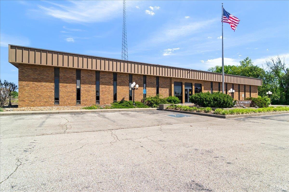 903 Morton st, Oakland City, IN for Sale