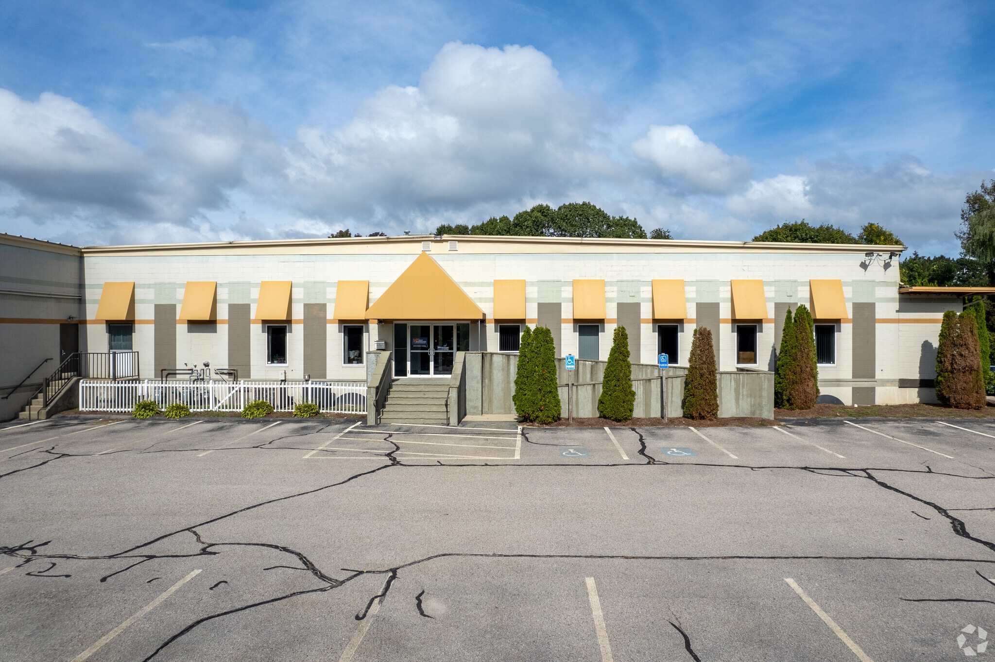 2240 S County Trl, East Greenwich, RI for Rent