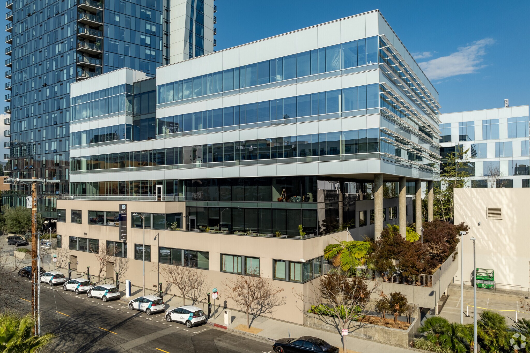 1500 N El Centro Ave, Los Angeles, CA for Rent