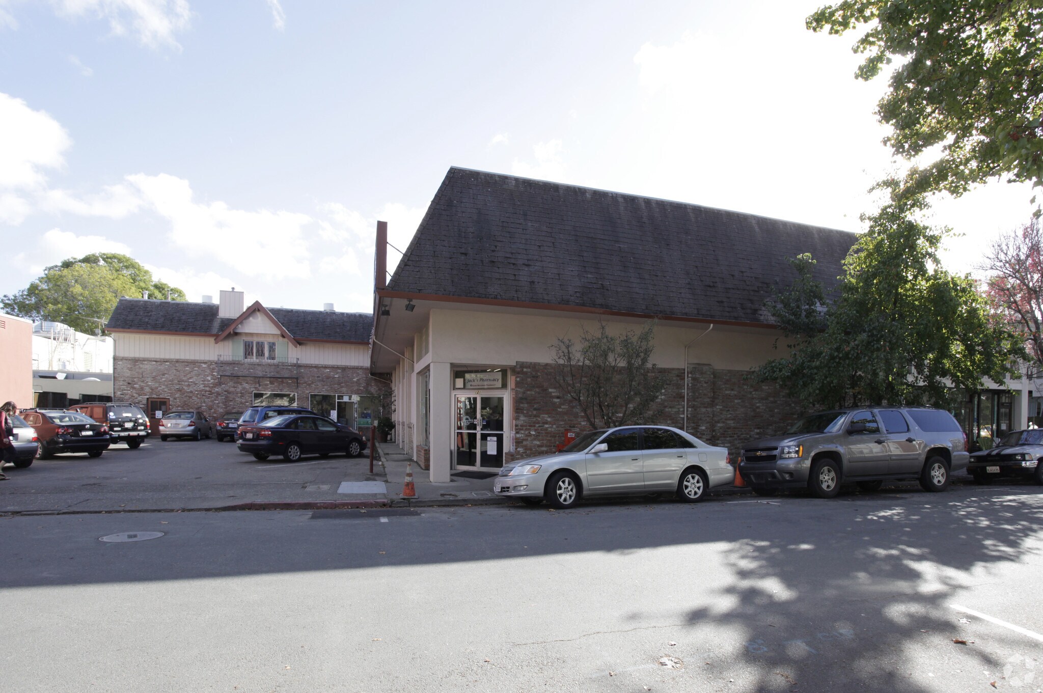 121 Tunstead Ave San Anselmo, CA 94960 Retail Property for Lease on