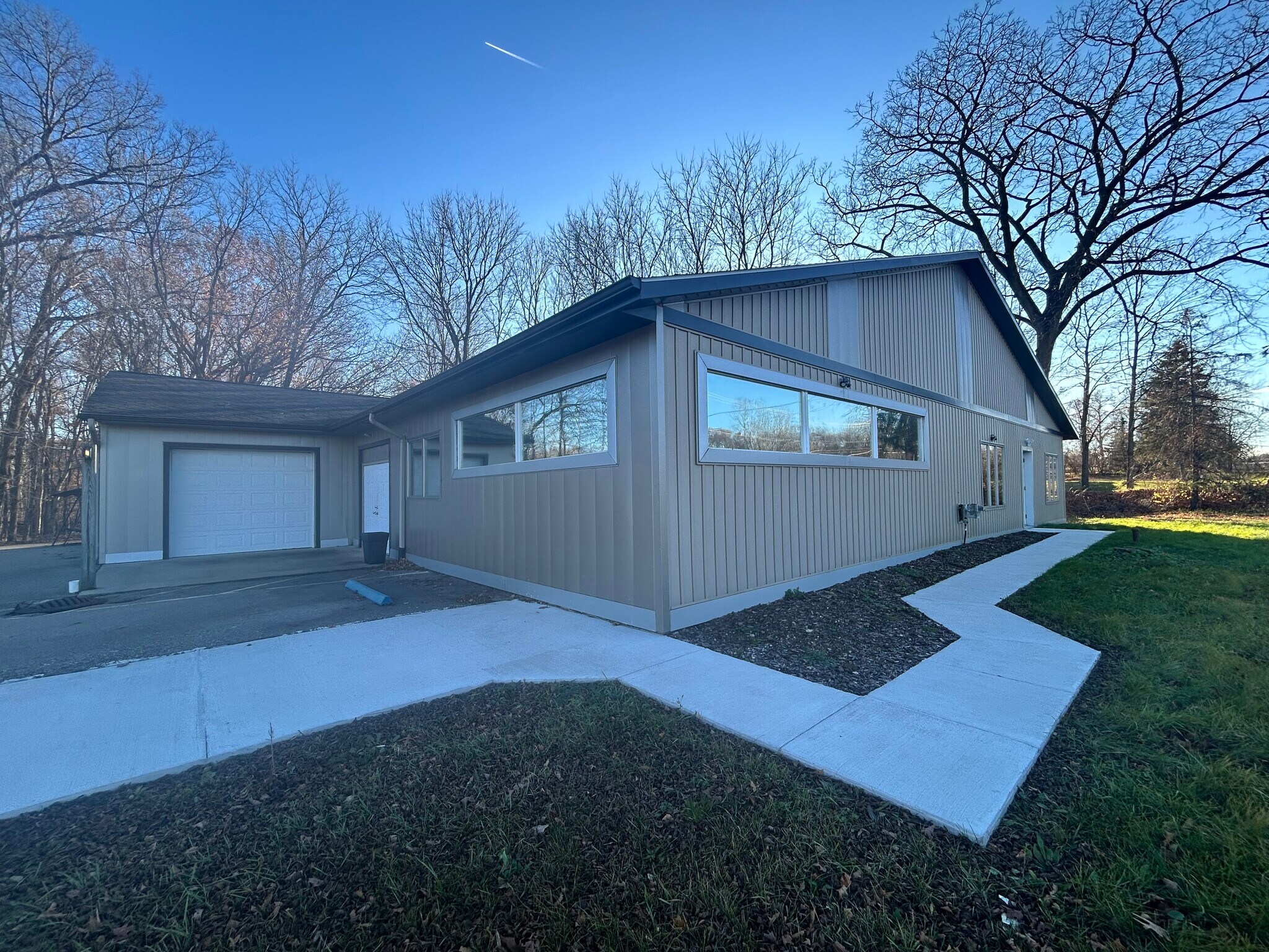 7755 Stadium Dr, Kalamazoo, MI for Sale