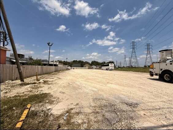 11626 Highway 6, Fresno, TX for Rent
