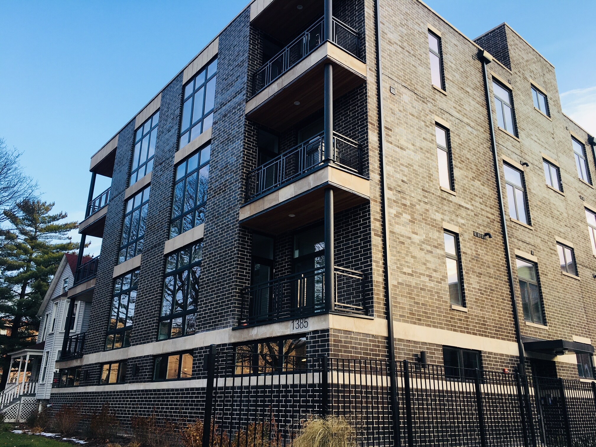 1385 Brown St Des Plaines, IL 60016 MultiFamily Property for Lease