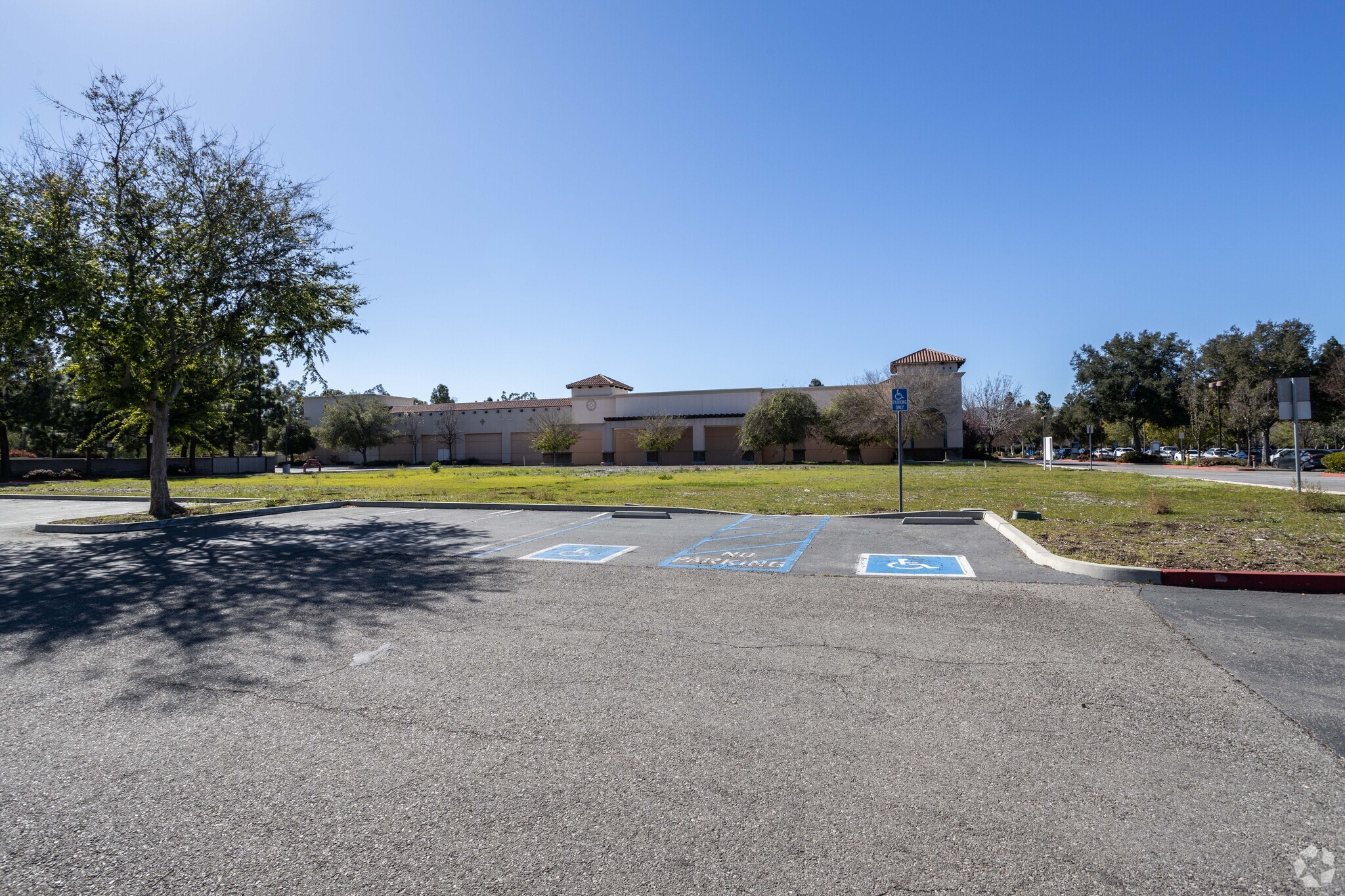 SW Newbury Road & Kelly Rd, Thousand Oaks, CA for Rent
