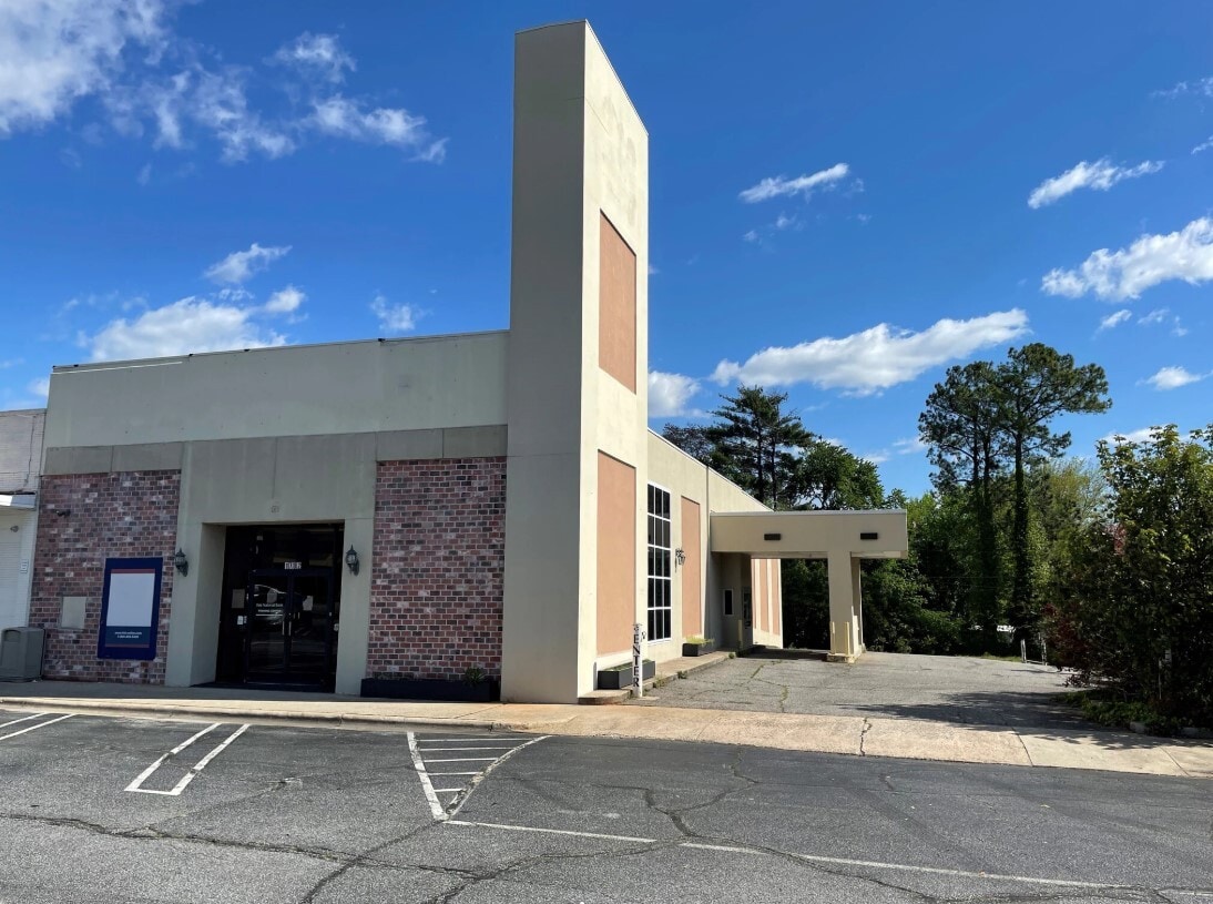 1702 Battleground Ave, Greensboro, NC for Rent